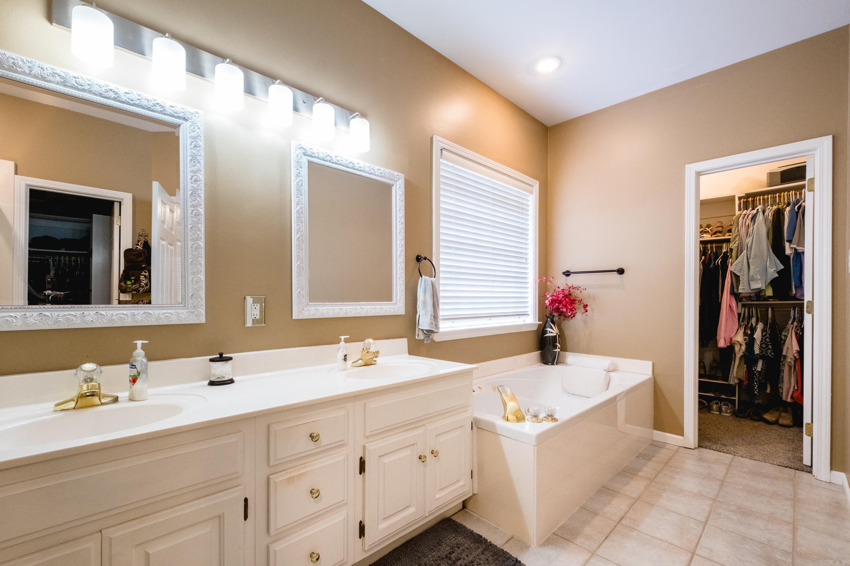 WESTBURY - Residential