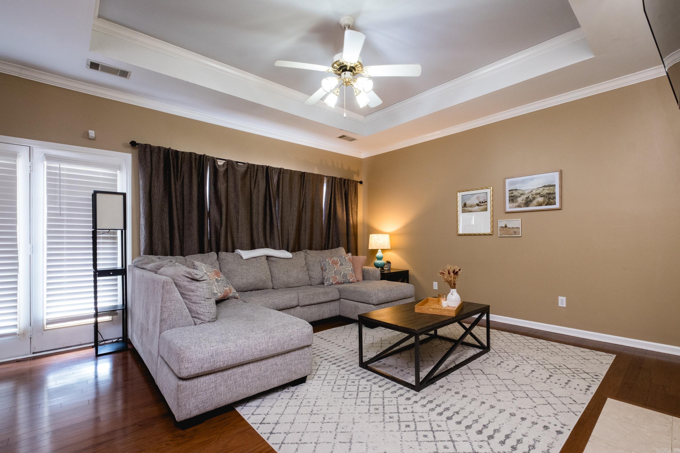 WESTBURY - Residential