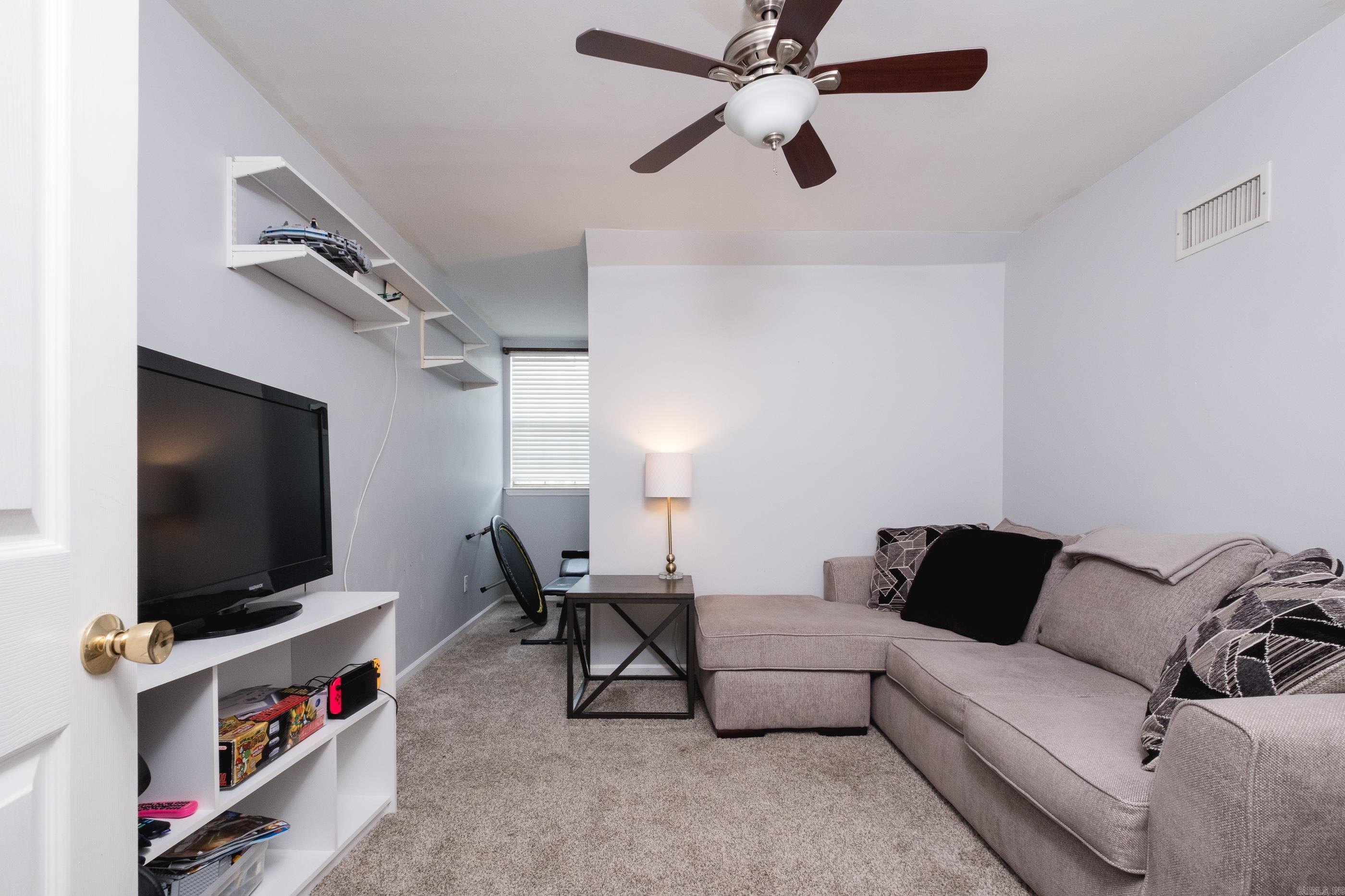 WESTBURY - Residential