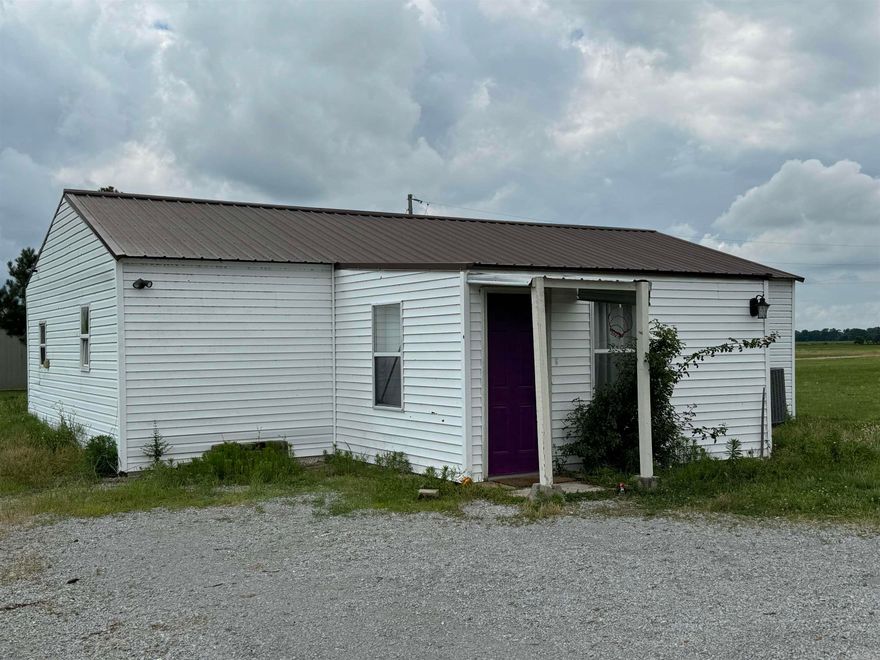 Country home on +/- 3 acres Craighead county 2 bed 1 bath 936 sf in a well established neighborhood is calling your name. Quaint cottage perched in the middle of a lovely flat 3 acre property ready for occupancy. New HVAC replaced in 2023, additional insulation in attic. Ceramic tile in front mud room. Mixture of Laminate, concrete and ceramic flooring through out. If you are looking for a place in the country this could be it.