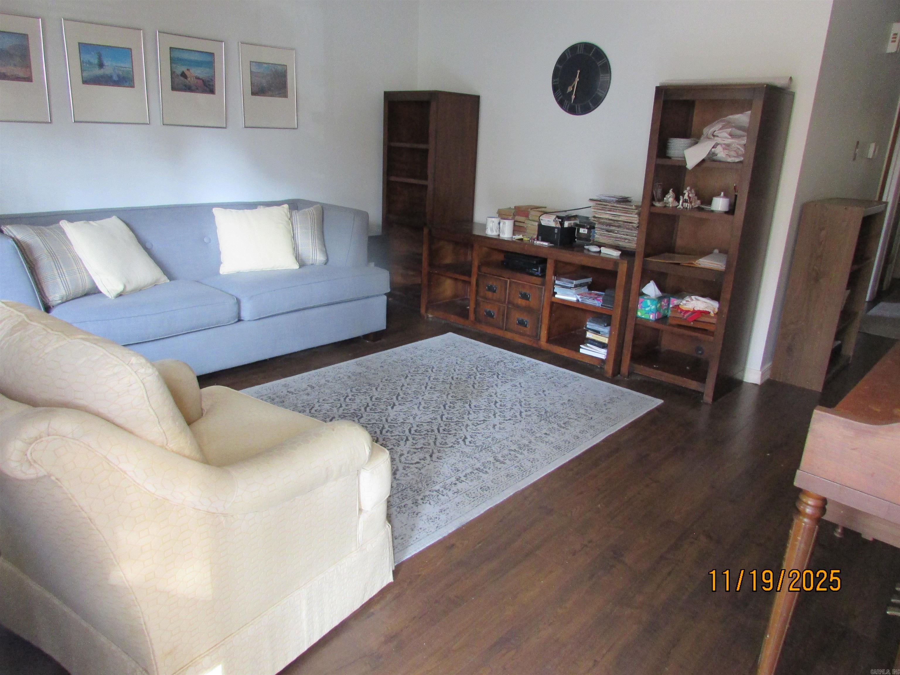 TOWERING OAKS - Residential