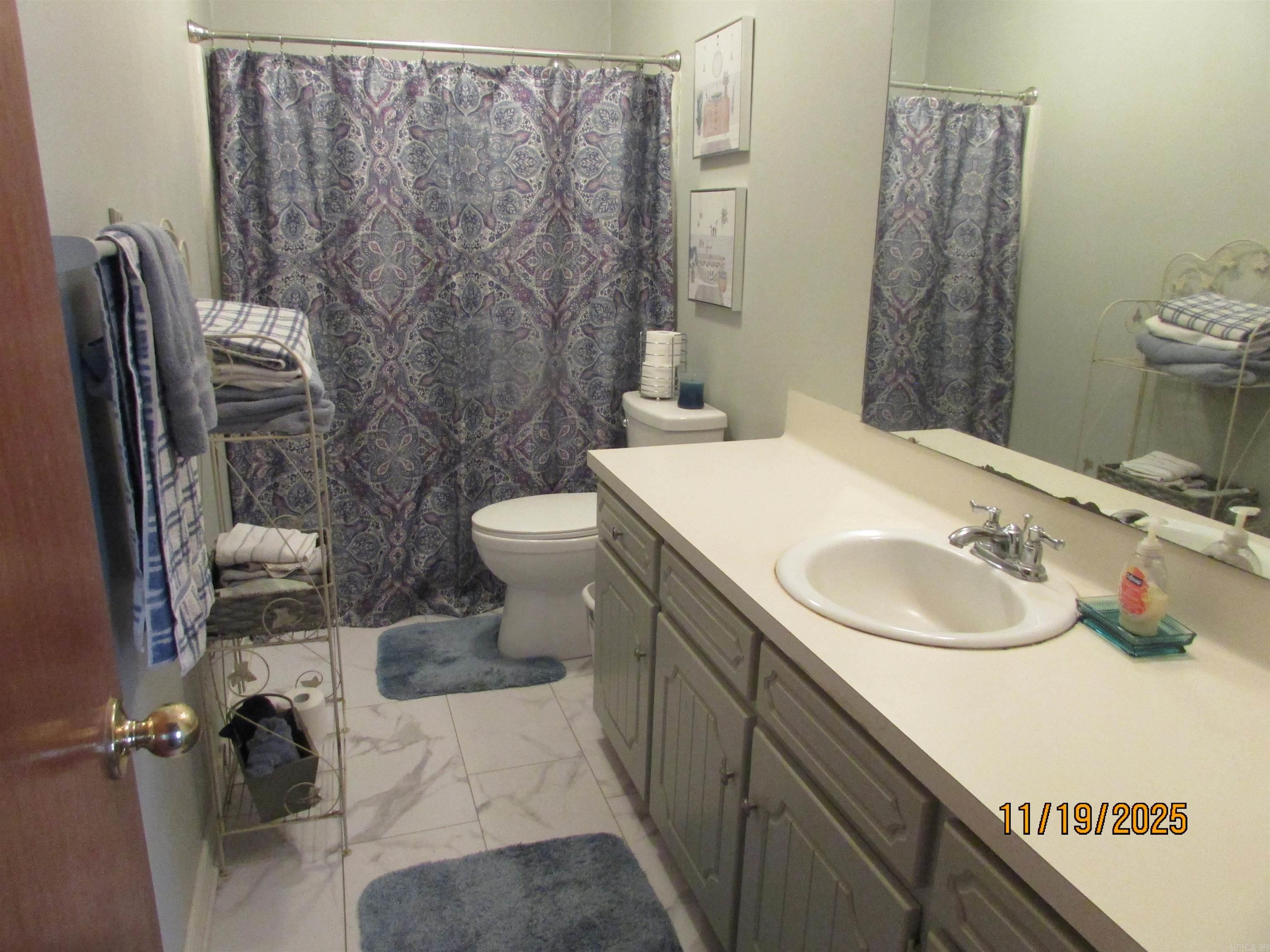 TOWERING OAKS - Residential