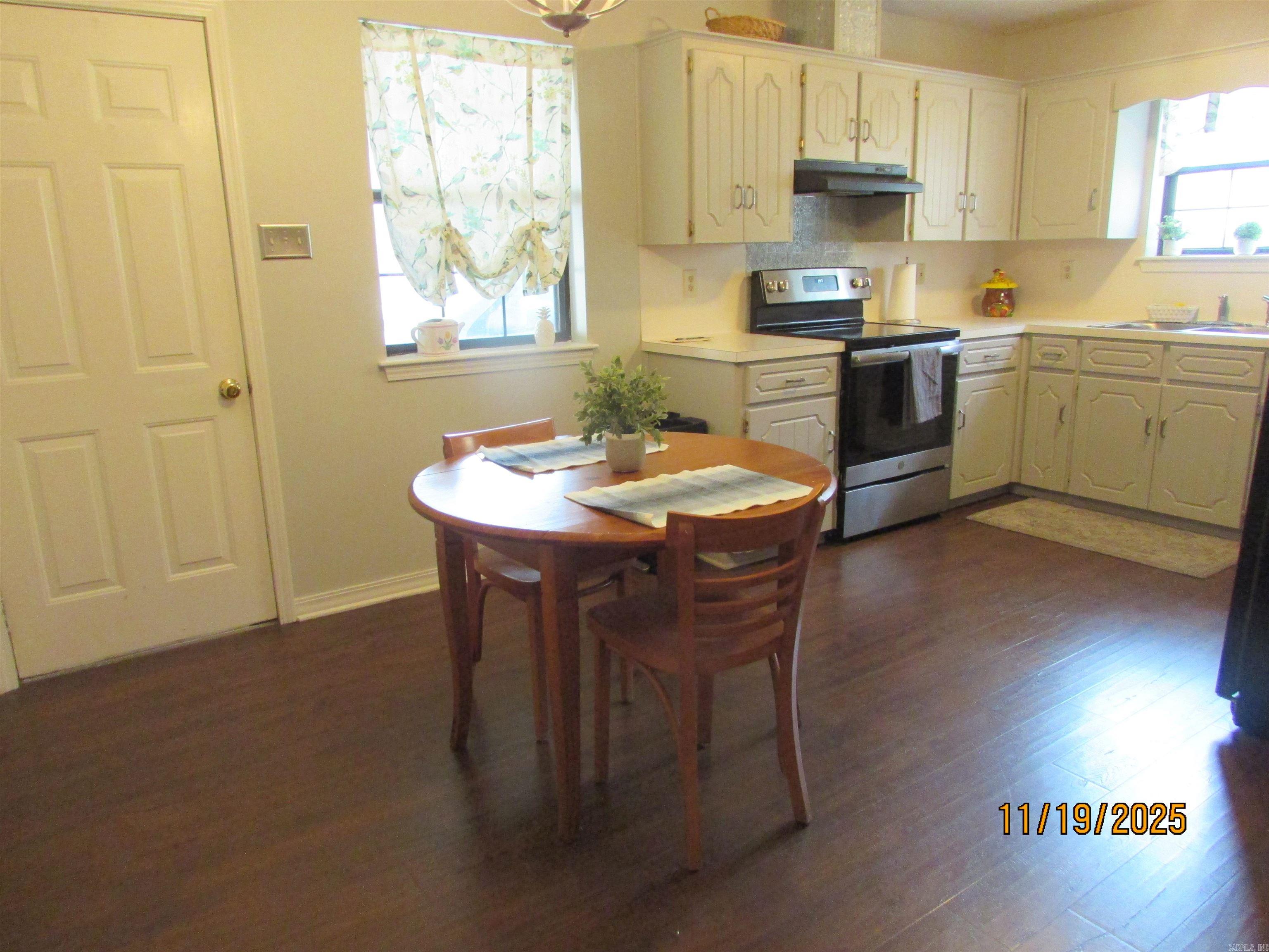 TOWERING OAKS - Residential