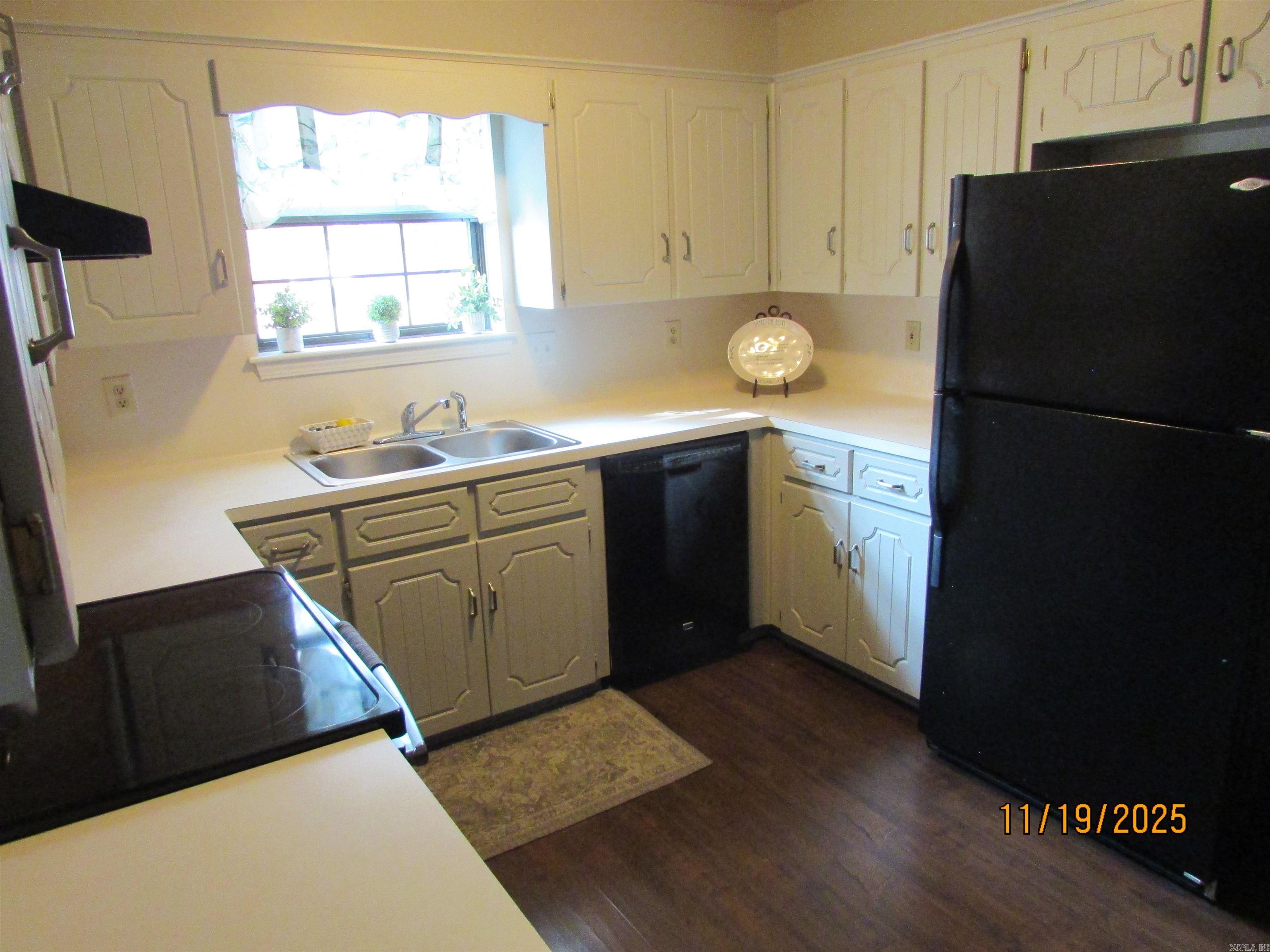 TOWERING OAKS - Residential