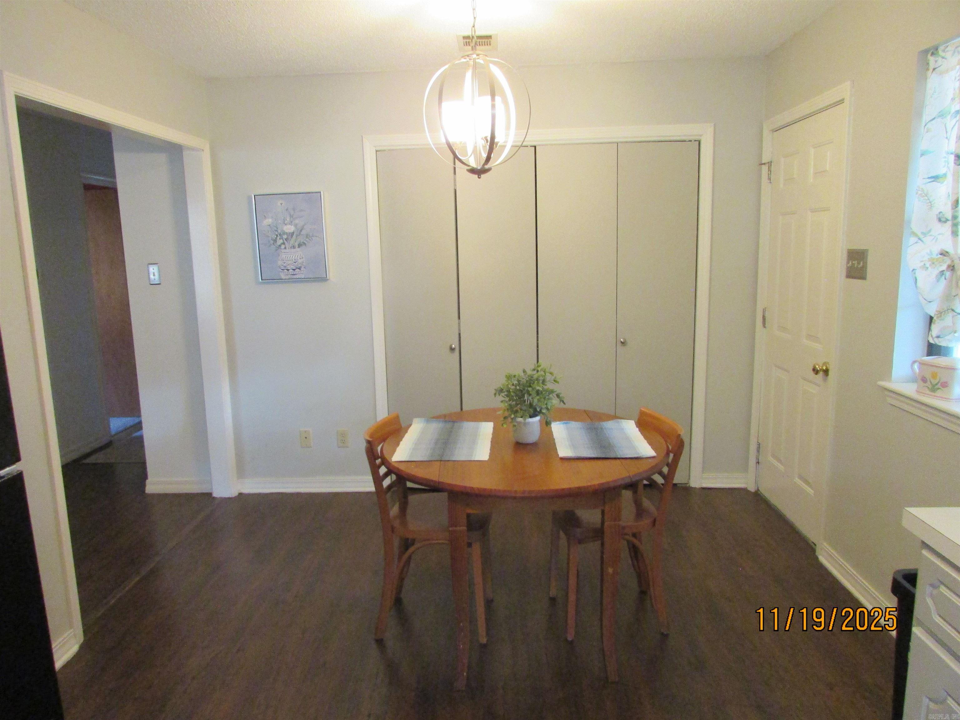 TOWERING OAKS - Residential