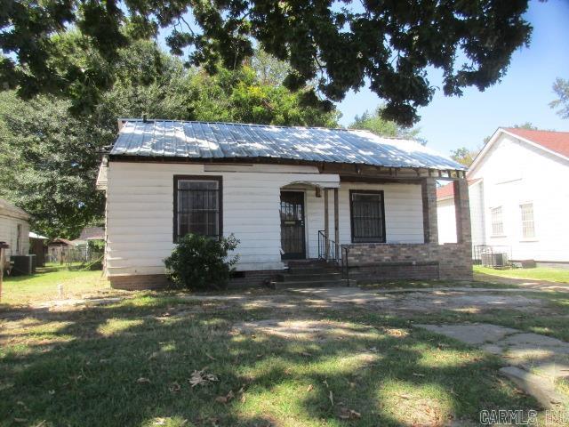Investors take notice, excellent potential for a rental investment.