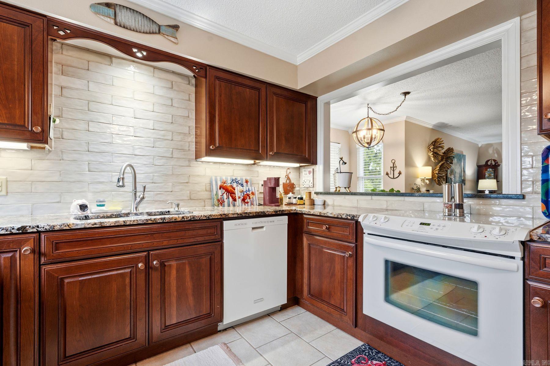 WESTPORT BAY TOWN HOUSE - Residential