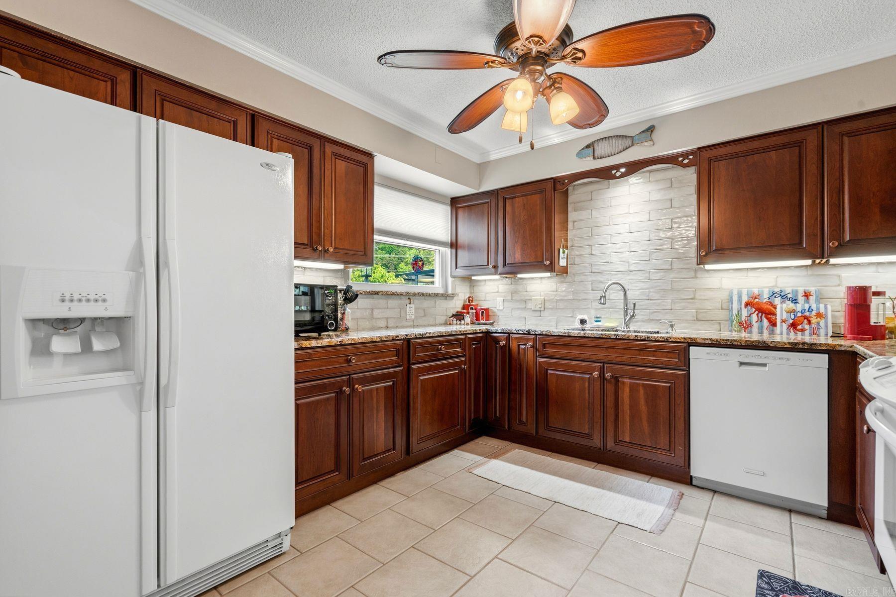 WESTPORT BAY TOWN HOUSE - Residential