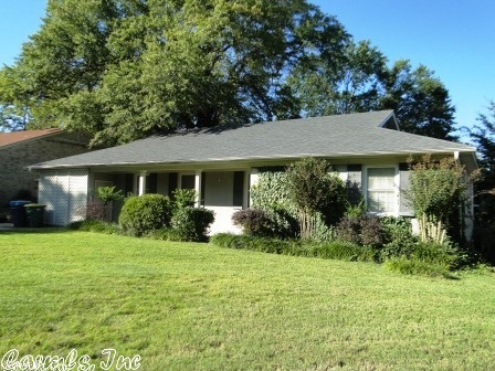 Spacious Kingwood home on a quiet street in a wonderful neighborhood. Very large living room is open to the dining room. Hardwood flooring in all areas except baths and den/office. Nice breakfast room off the kitchen has lots of windows overlooking the nice big backyard. Hardwood flooring in all three bedrooms. Plenty of closet space. Large Laundry with lots of storage. The huge kitchen is equipped with electric range, built in microwave and dishwasher.