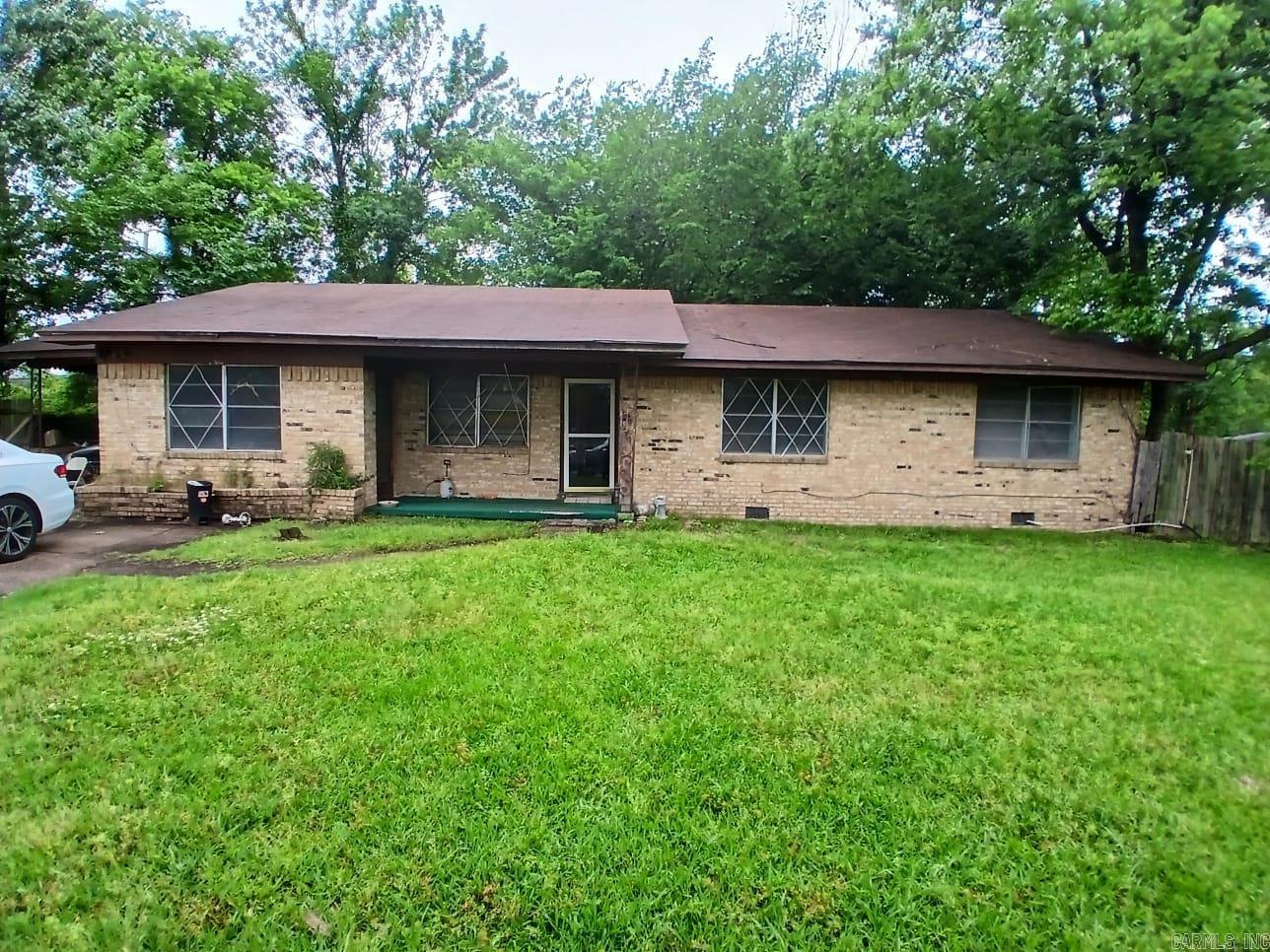 Welcome to this promising fixer-upperāan ideal opportunity for investors! Highlights include a separate dining room, spacious bedrooms, a carport, and a fenced backyard complete with a storage shed. Donāt miss your chanceāschedule a showing today!