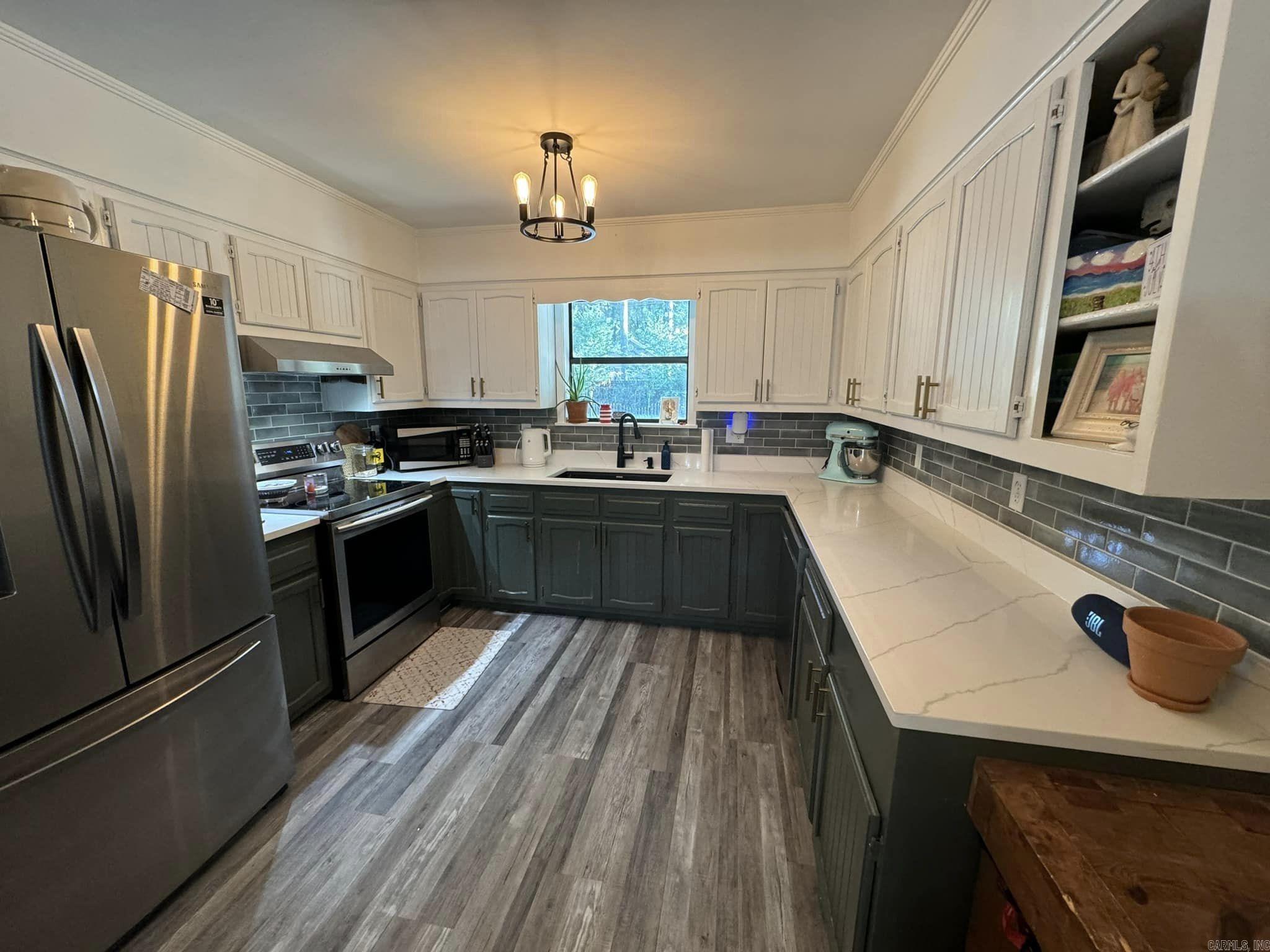 PINEWOOD ESTATES - Residential