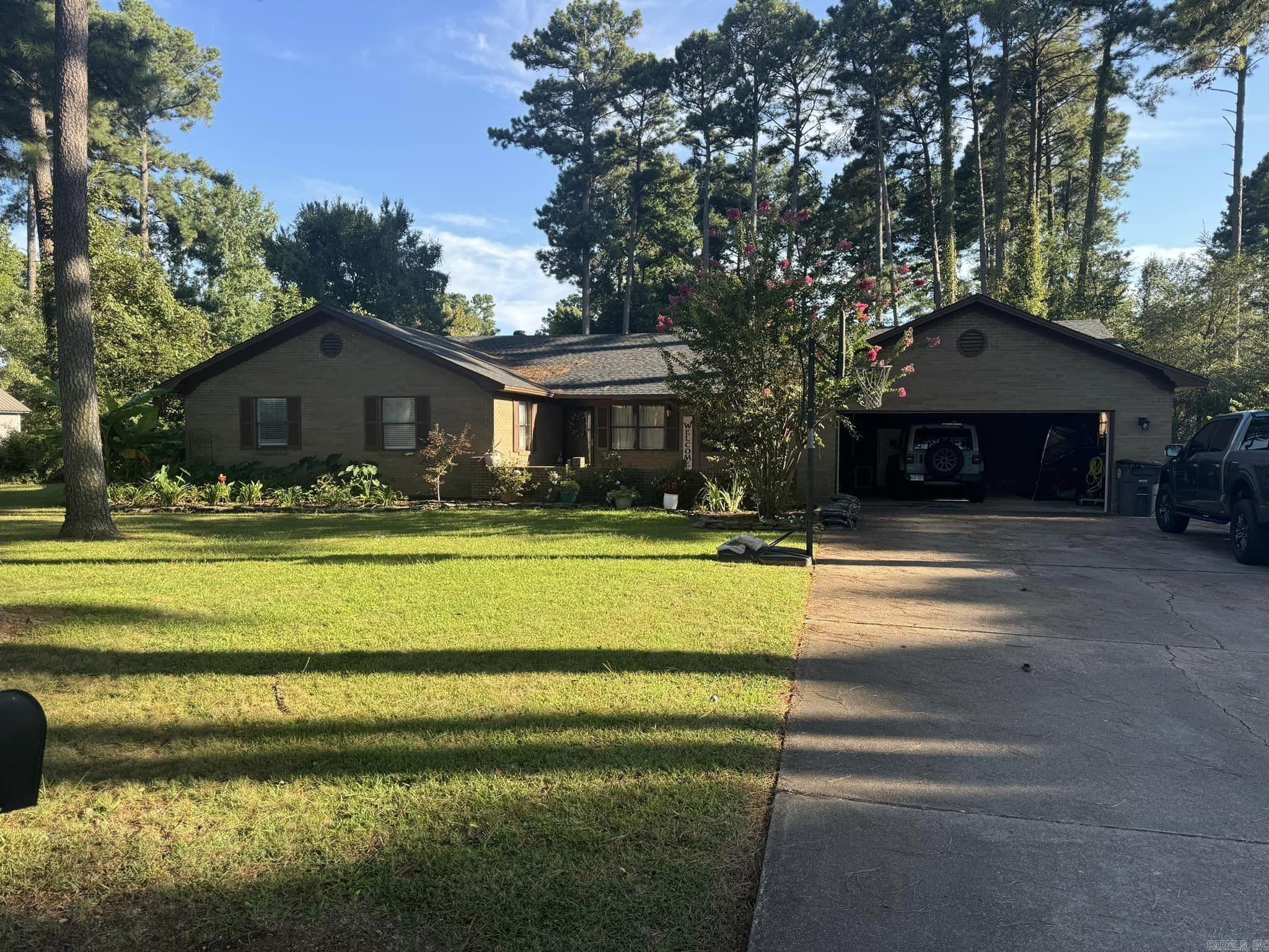 PINEWOOD ESTATES - Residential