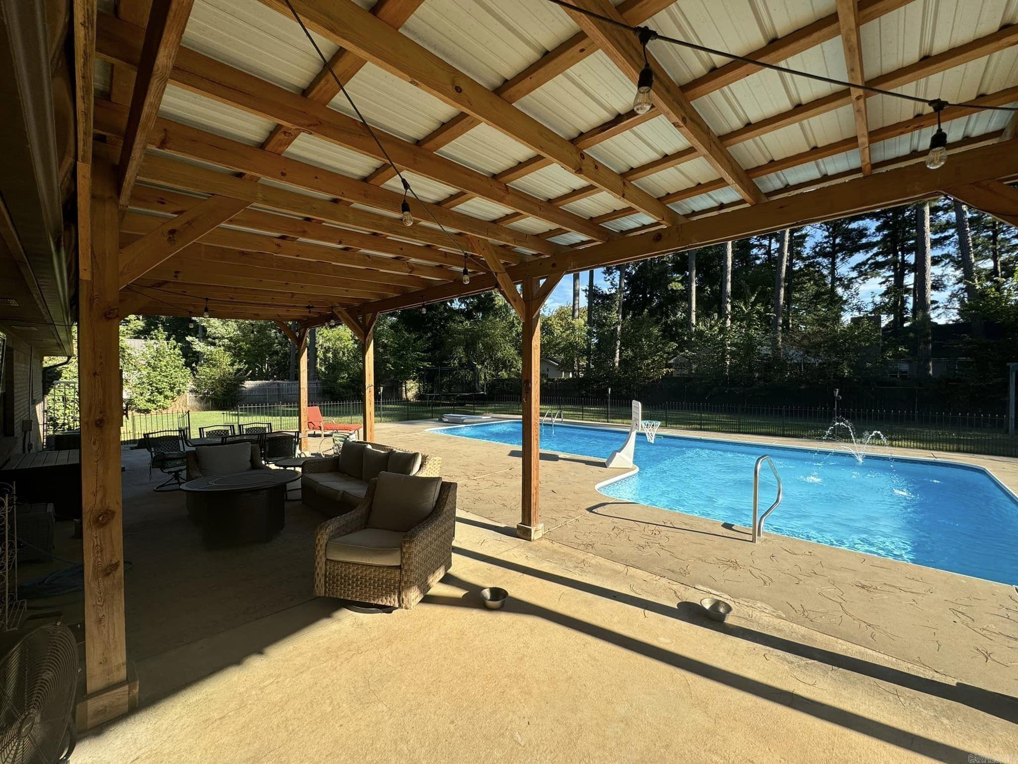 PINEWOOD ESTATES - Residential