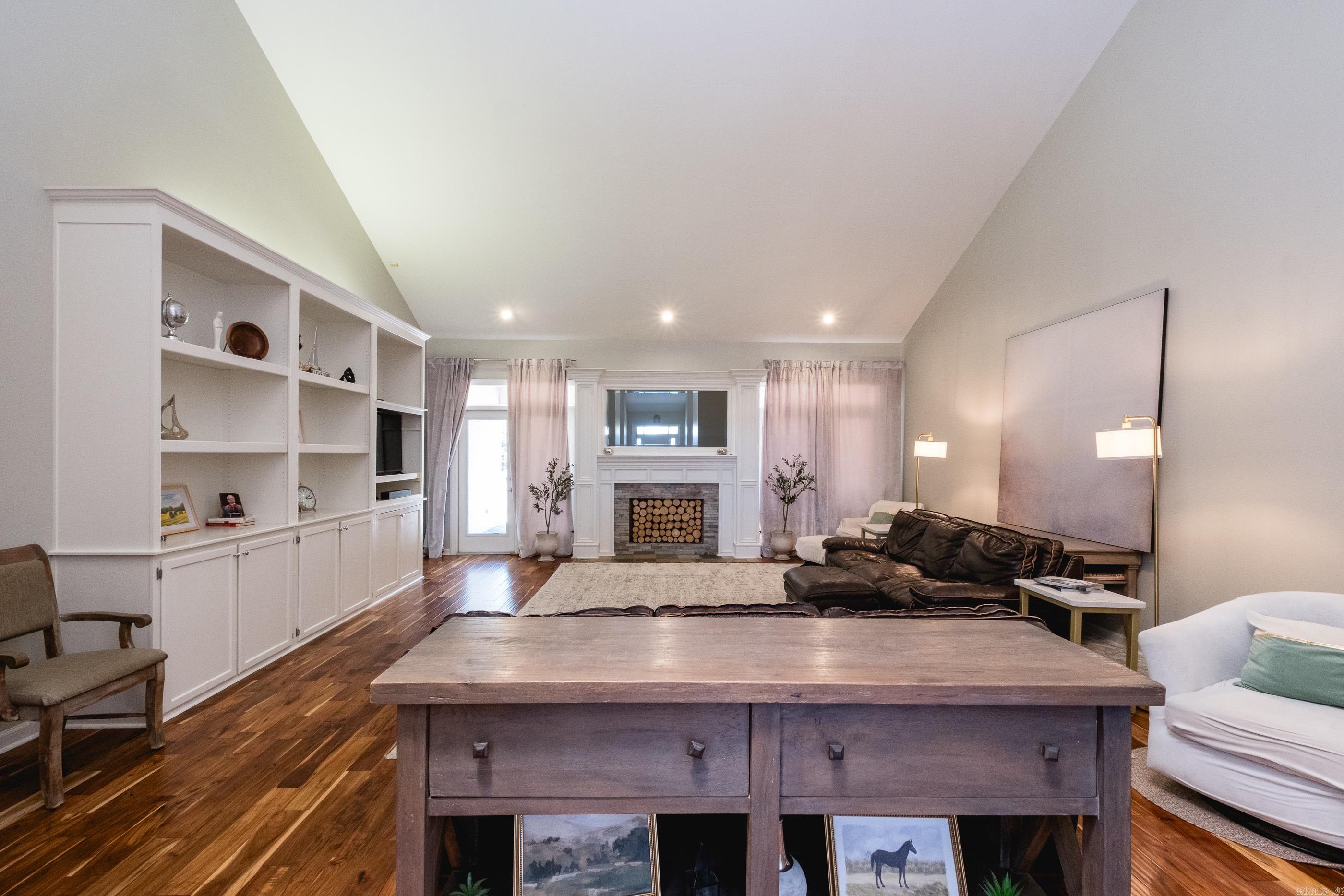 LONGLEA - Residential