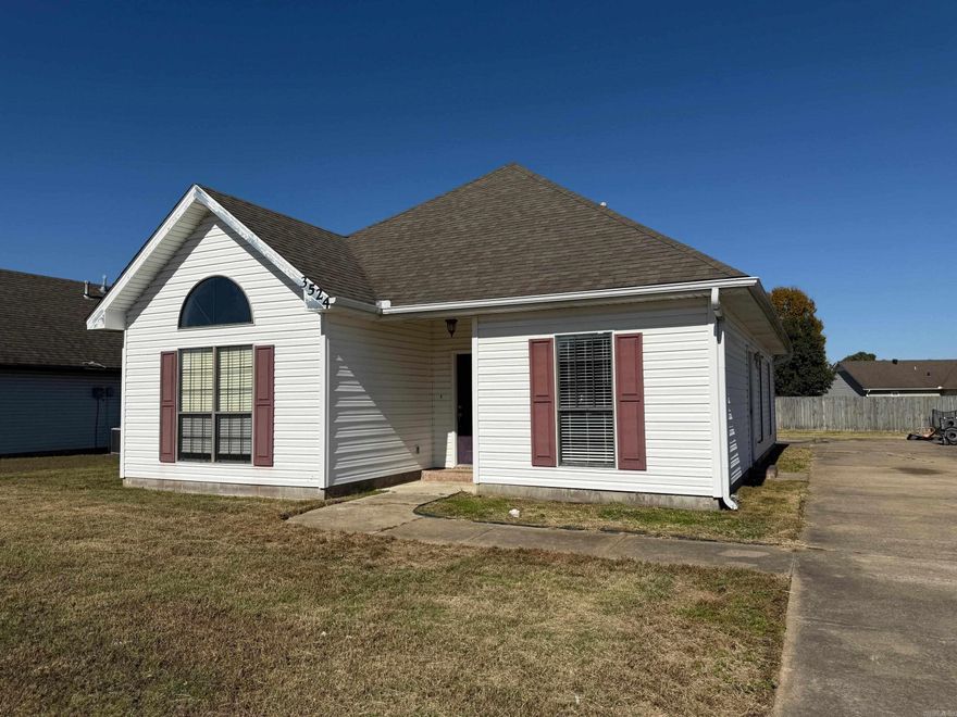 Adorable move-in ready home located in Jonesboro. This subdivision is situated close to many amenities including shopping, restaurants, schools, and grocery stores. Some key features include a breakfast bar, extended drive way, walk-in closets, a 2024 HVAC, and over 1200 sf. Don't wait, call today!