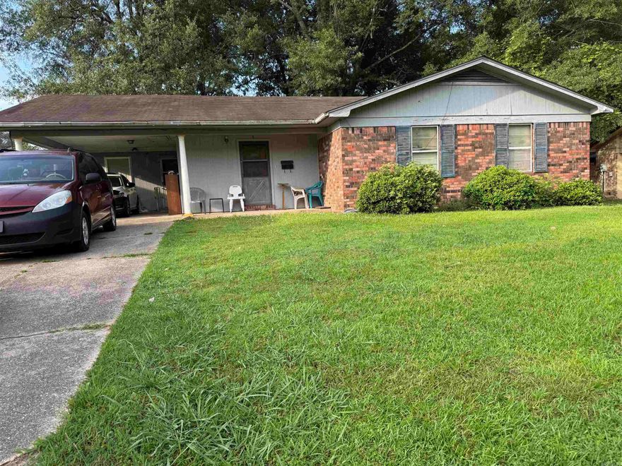 This 3bedroom 2 Bath brick home is conveniently locate in down town Fordyce.