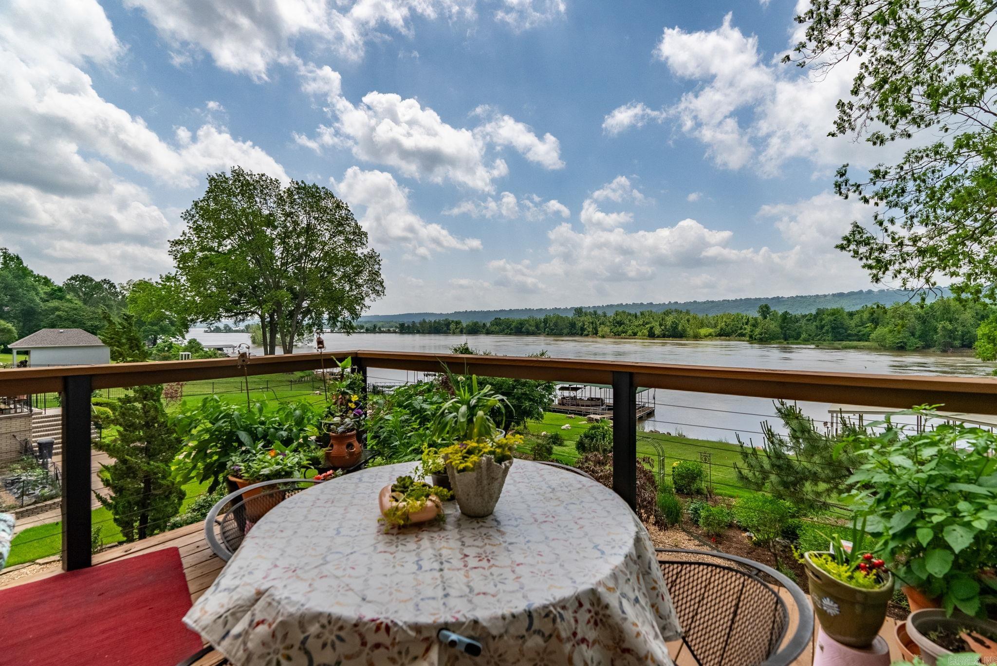 PALISADES HEIGHTS - Residential