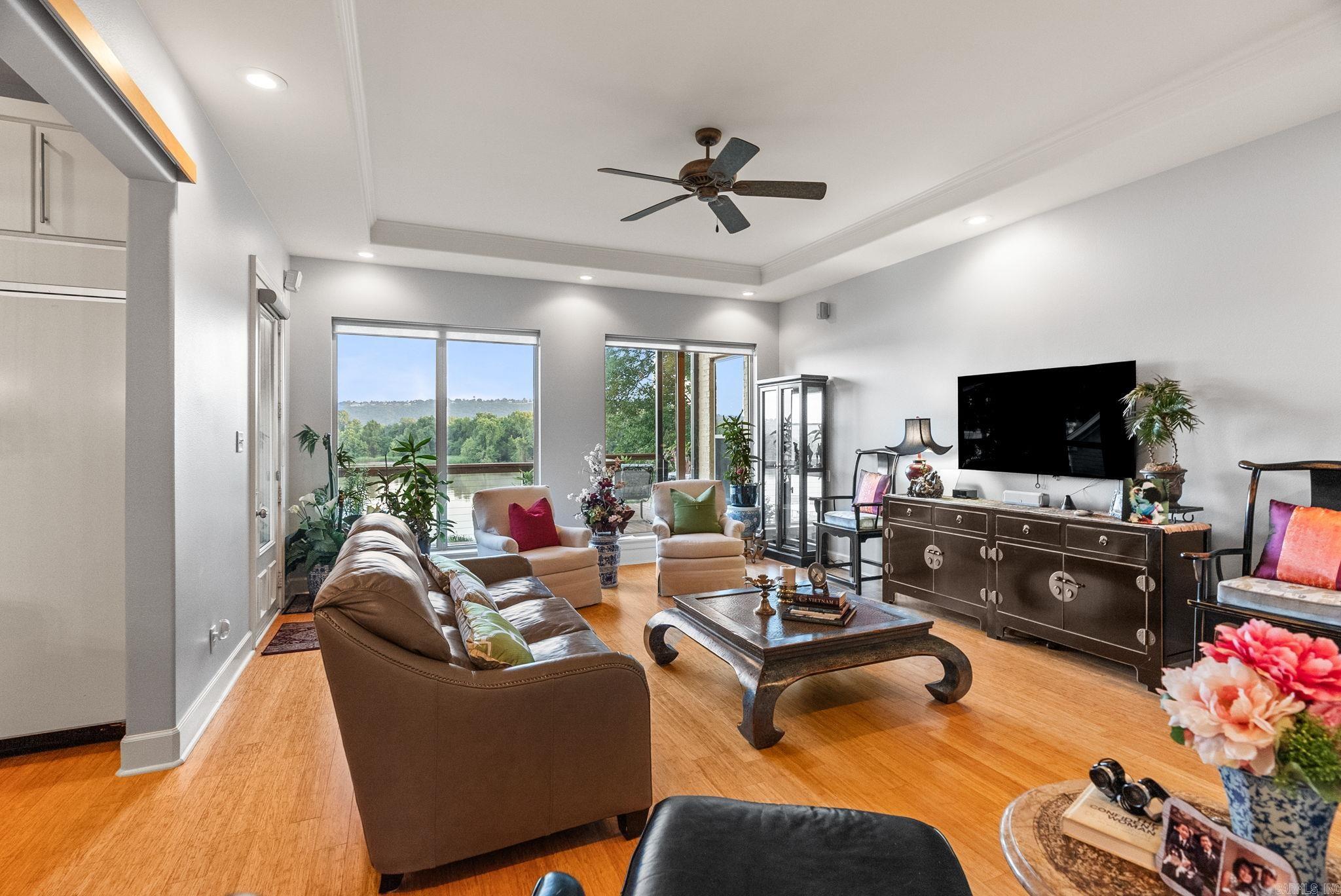 PALISADES HEIGHTS - Residential