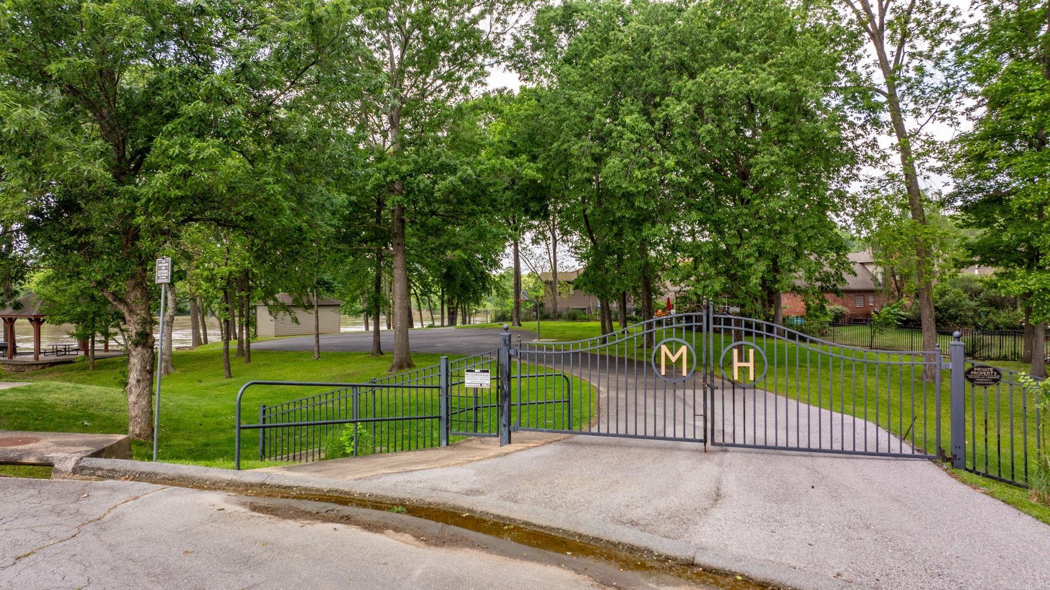 PALISADES HEIGHTS - Residential