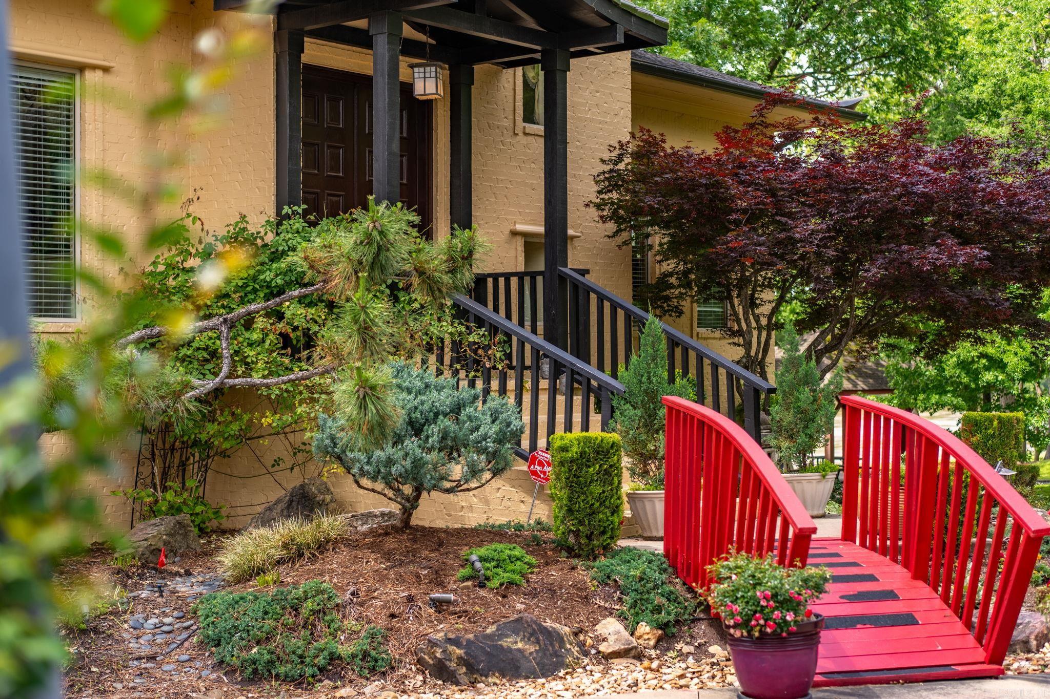 PALISADES HEIGHTS - Residential