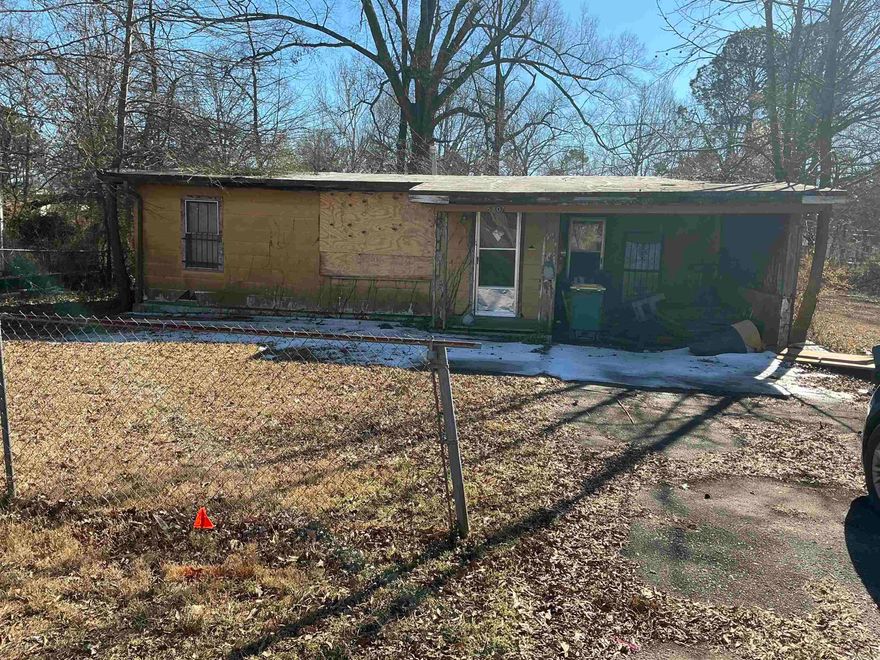 Great investment, Renovation needed, PROPERTY SOLD AS IS WHERE IS NO REPAIRS,DISCLOSURE OR TERMITE PROVIDED BY SELLER, THIS PROPERTY CAN BE PURCHASED AS A PACKAGE WITH 5807 W59TH ST. AGENT SEE REMARKS