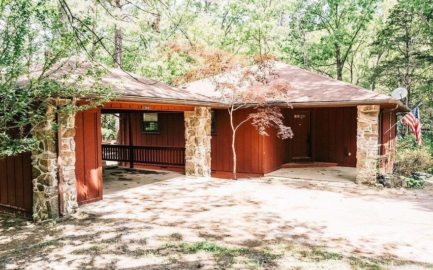 Beautiful home with big back deck and chainlink fenced backyard with detached carport with storage in great location real close sidewalk walks to Putt Putt golf or Jacks Store and Post Post Office and Cool Pool Cafe and not to far from Church , Banks and Restaurants and let's not forget the Heart Center Gym and Indoor Pool . there's also pharmacy and doctors clinic near and Fairfield Bay has been voted safest city in Arkansas more than once.