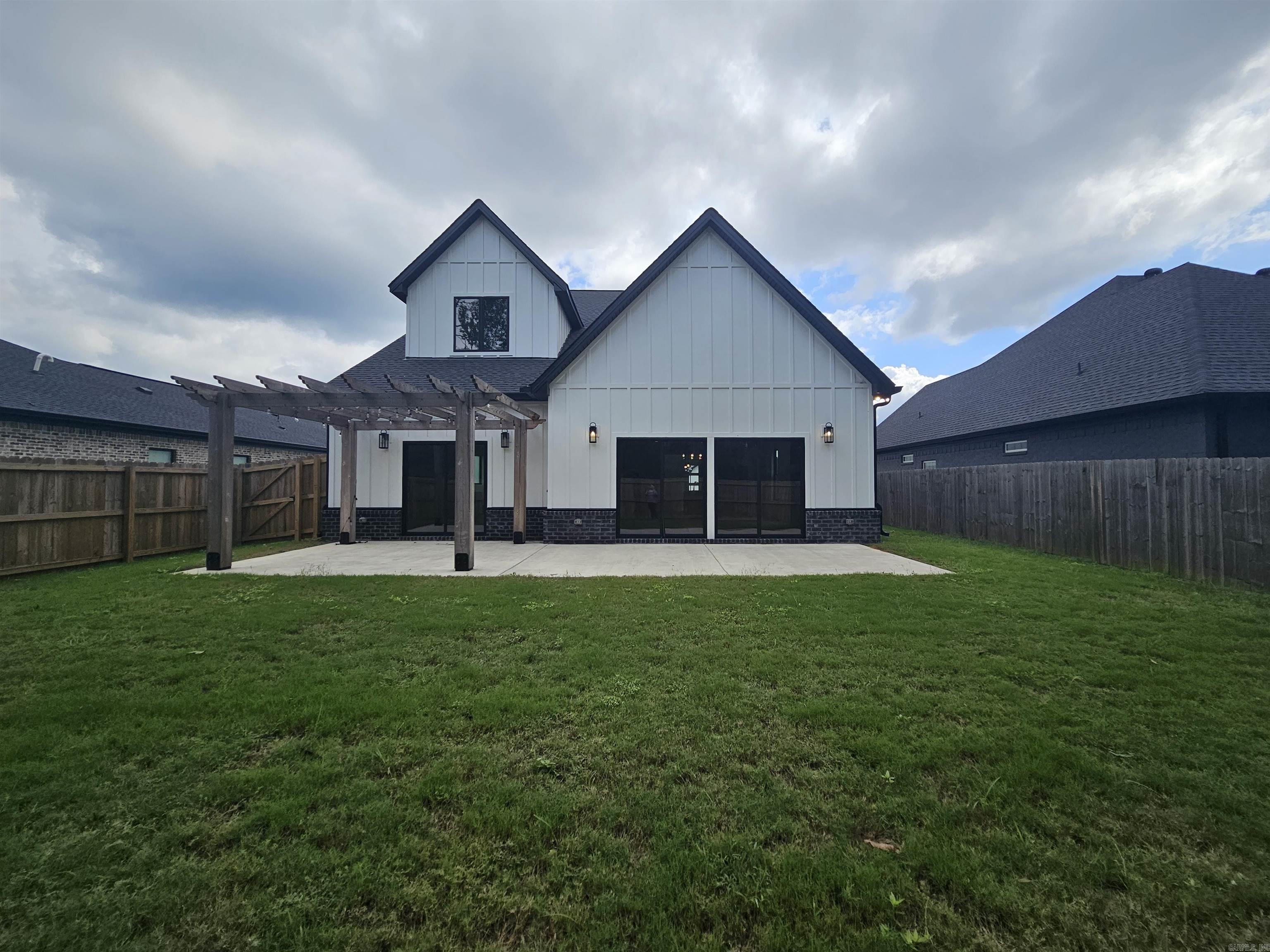 THE WOODS OF HURRICANE LAKE ESTA - Residential
