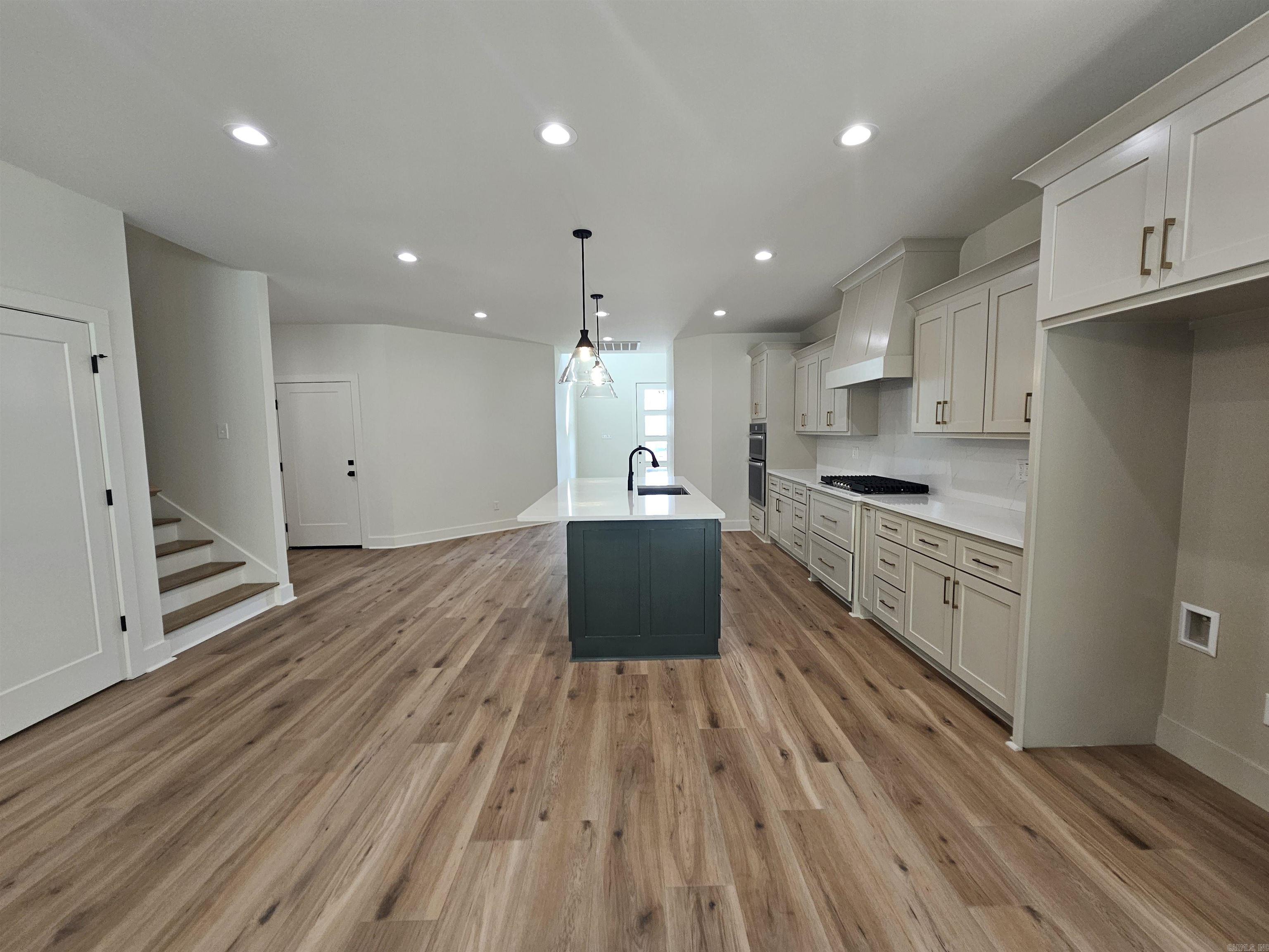 THE WOODS OF HURRICANE LAKE ESTA - Residential