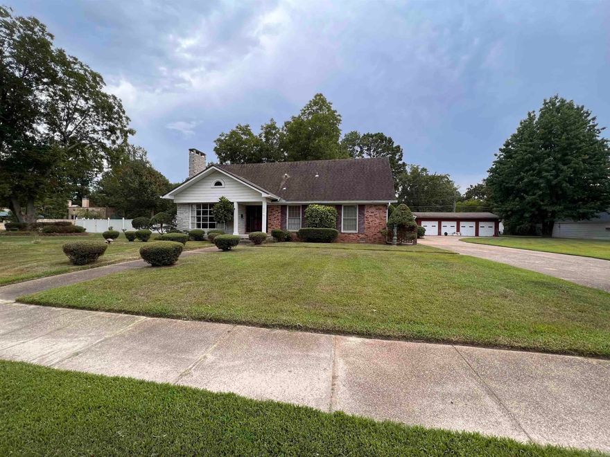 Lots of beauty in this charming 3BR/2BA home! Sitting on 3 lots, totaling over an acre of land, this large home features a dining area, oversized living room, spacious bedrooms, and a SHOP with 4 overhead doors. There is also an additional shop building, a green house and extensive landscaping. 2 car garage. Call today and make your appointment to see this beautiful home in person!