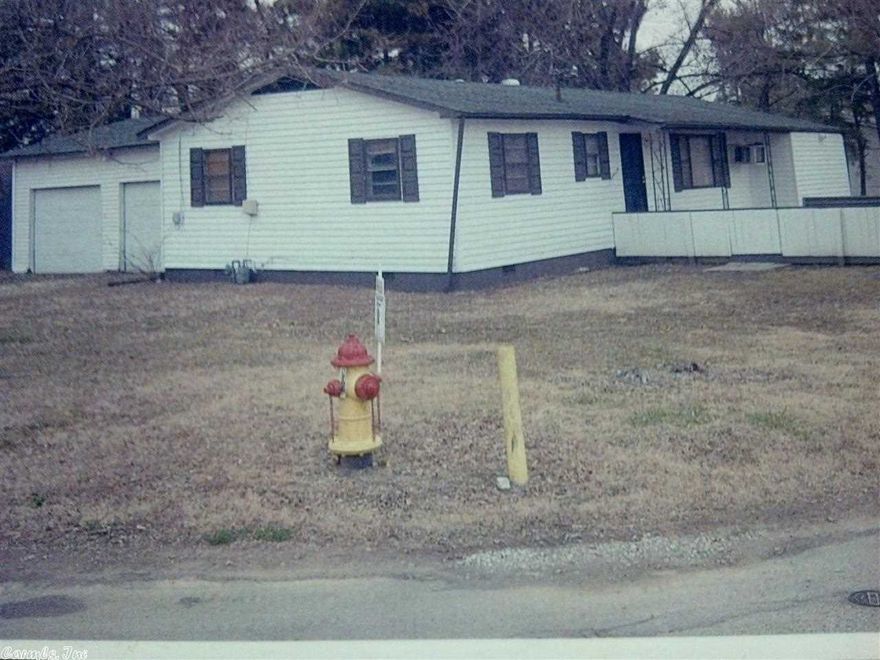 WALKIN CLOSETS, NEW PAINT INSIDE AND OUT, POSSIBLE OWNER FINANCING. A MUST SEE