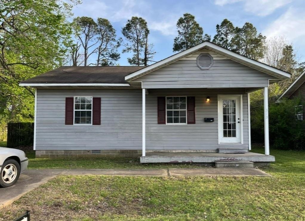 Welcome to 313 Olive Street in the heart of Trumann, AR! This charming 2-bedroom, 2-bathroom home offers approximately 1,016 square feet of beautifully updated living space. The large, fully fenced backyard is ideal for outdoor gatherings, pets, or simply enjoying your own private green space. This home is not only move-in ready but also presents a fantastic opportunity for investors. With an estimated rental range of $900ā$950/month, itās an excellent option to add to your portfolio or begin your journey as a landlord. Close to schools, shopping, and parks, this property combines comfort, convenience, and value. Whether you're a first-time buyer, downsizing, or looking for a turnkey rental, 313 Olive Street checks all the boxes!