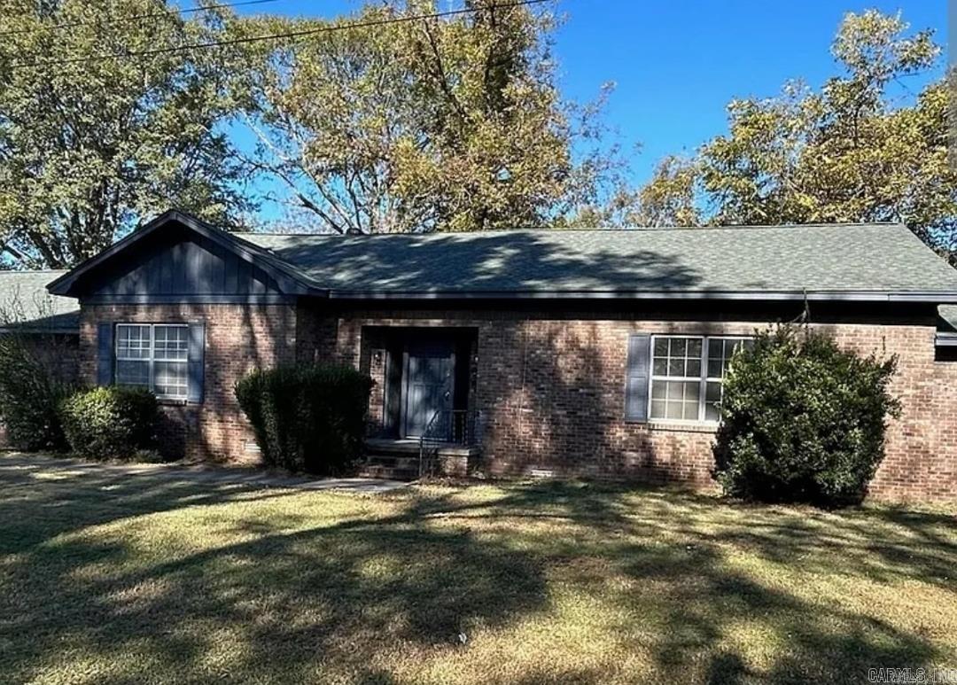 Welcome Home, this Spacious 4 bedroom, 2 bathroom is perfect for a Family or Roommates