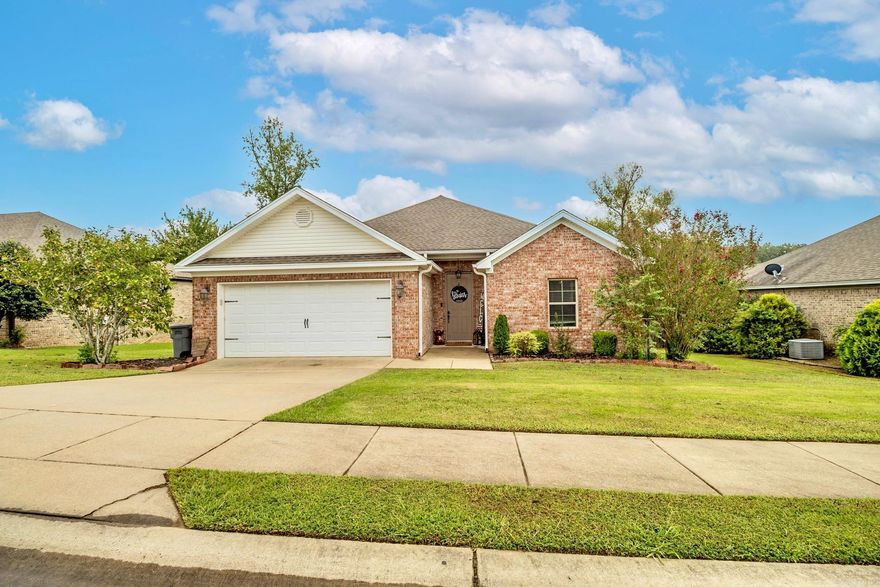 Adorable Home in a wonderful neighborhood located in Bryant Schools.   Home is a open floor plan with tall ceilings . Home features granite counter tops, Beautiful hardwood floor, crown molding and a functional split floor plan.   Has a great deck with an awesome backyard.