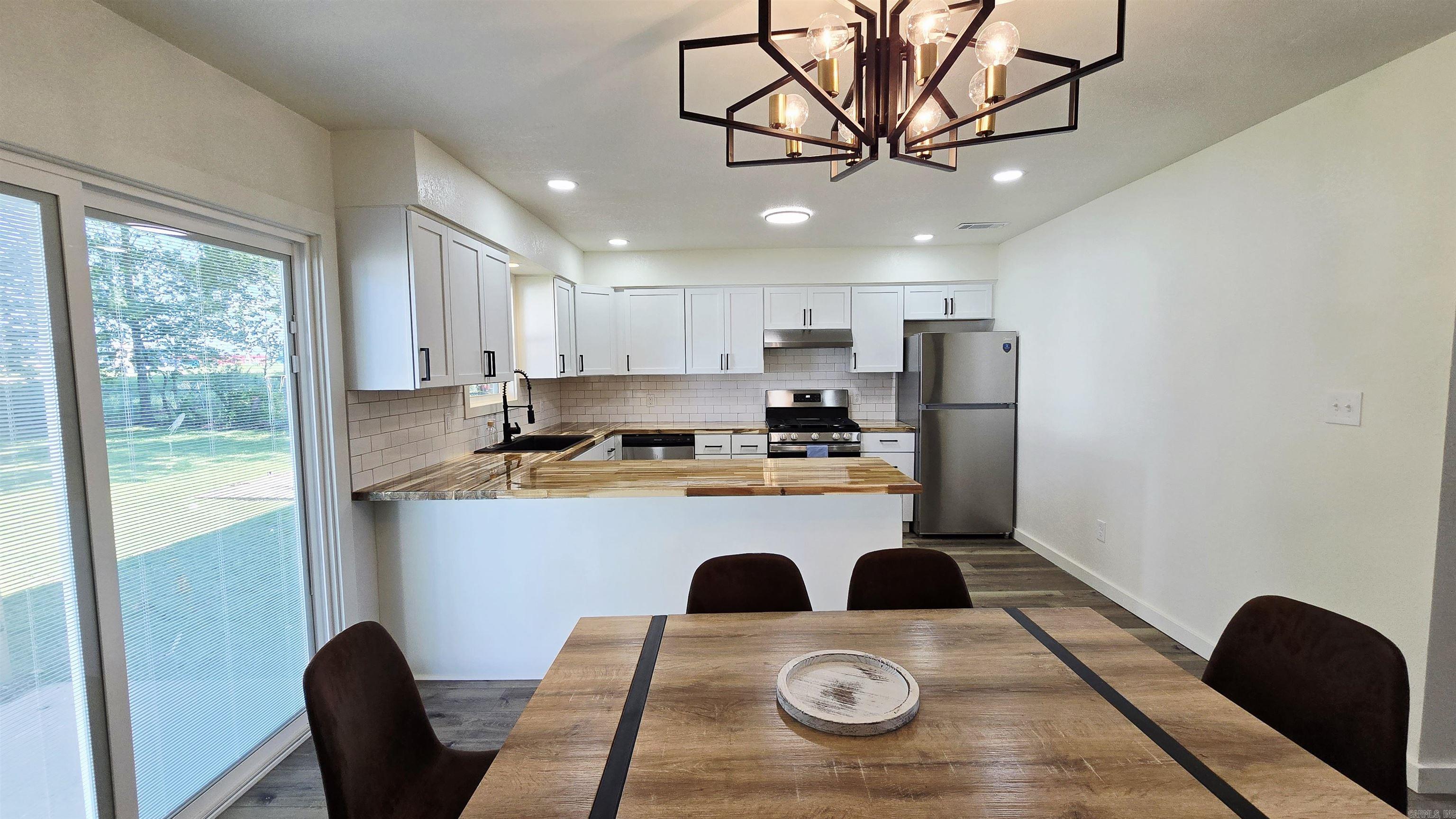 BREEZE HILLS - Residential