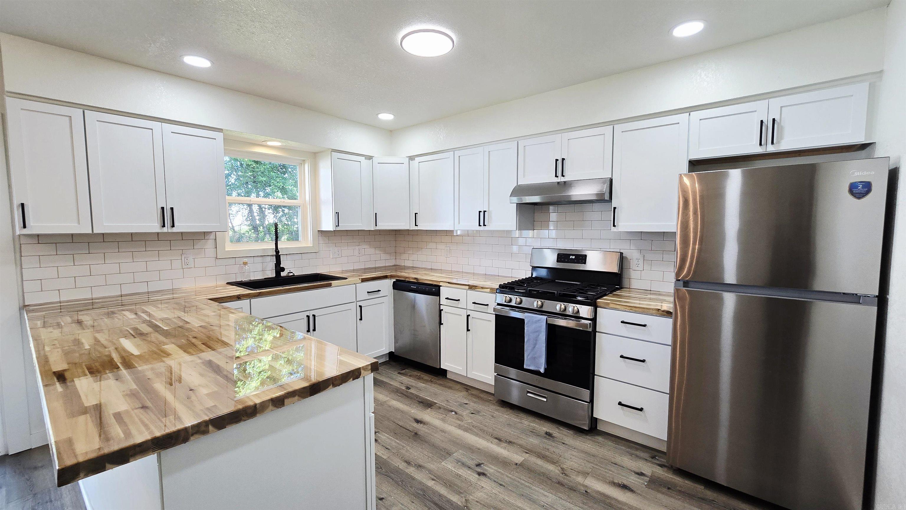 BREEZE HILLS - Residential