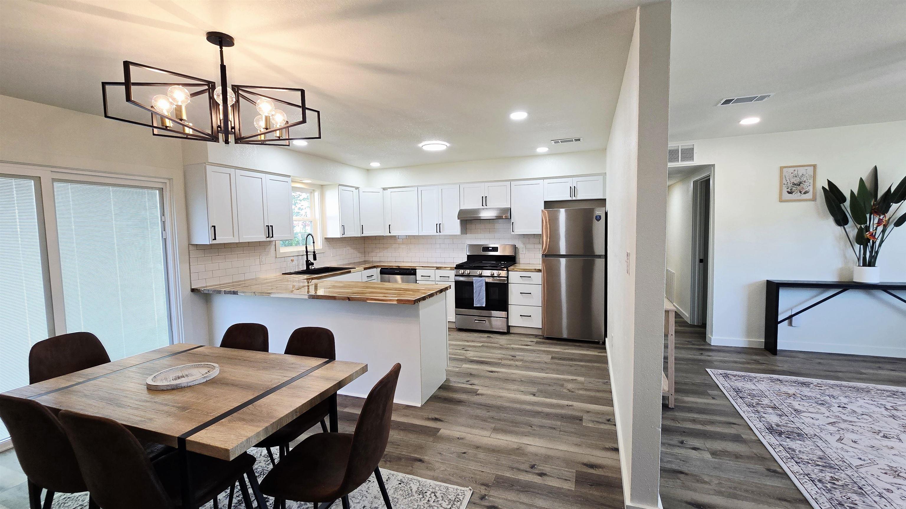 BREEZE HILLS - Residential