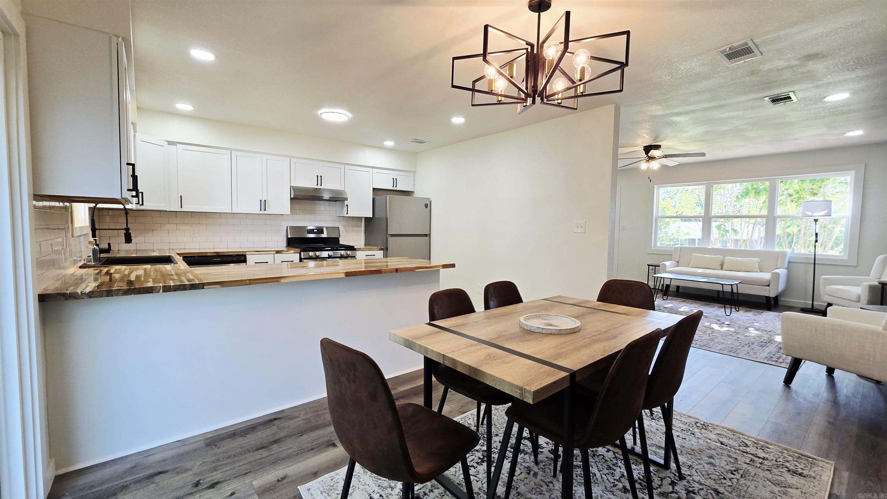 BREEZE HILLS - Residential