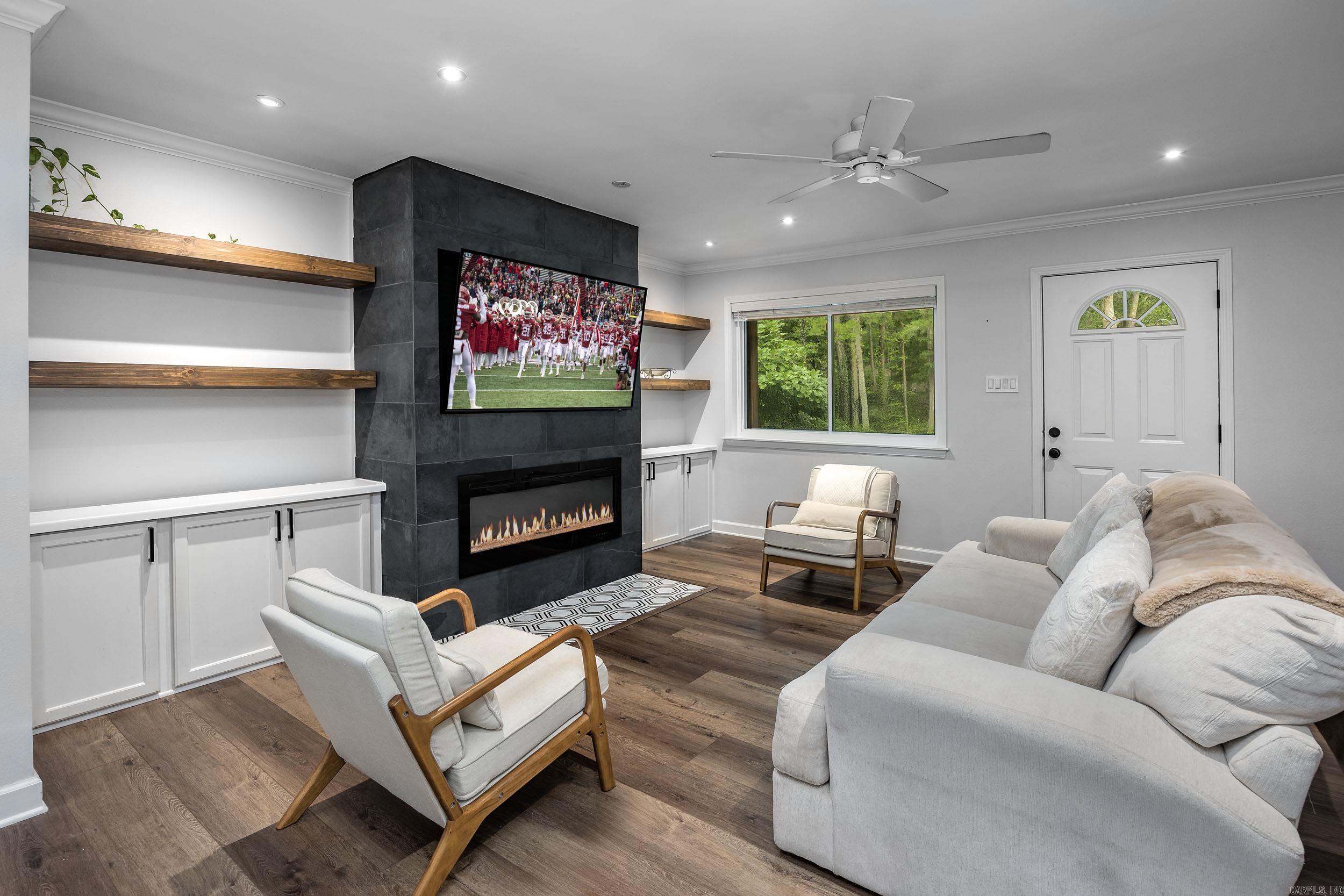 SPRING VALLEY MANOR - Residential