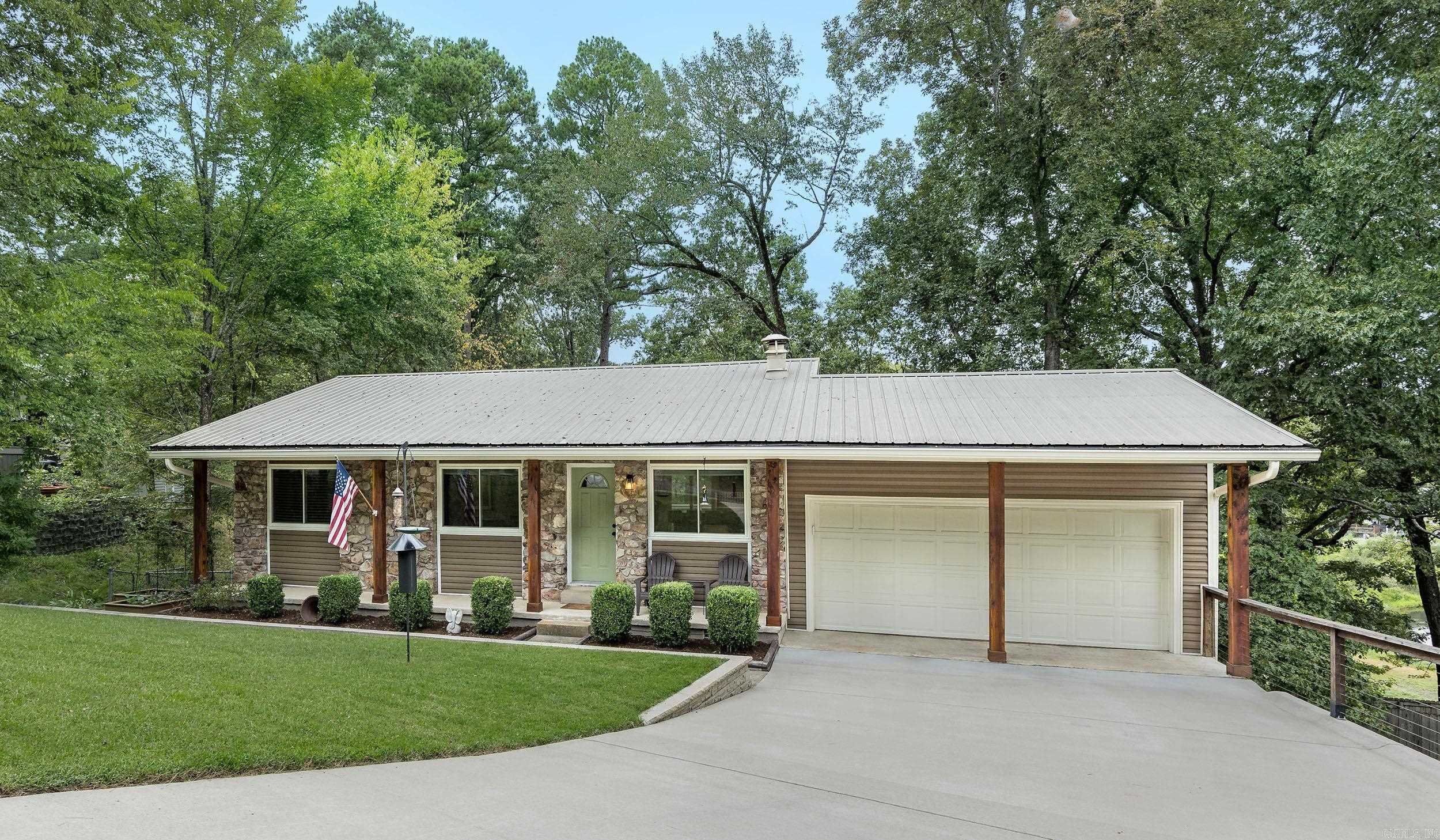 SPRING VALLEY MANOR - Residential