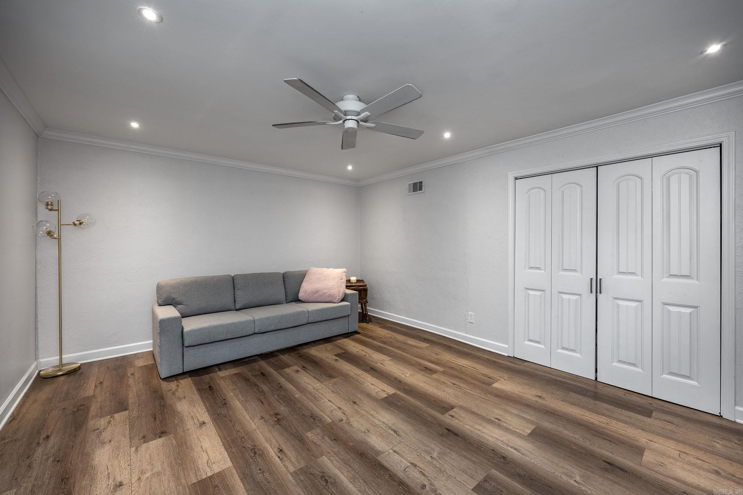 SPRING VALLEY MANOR - Residential