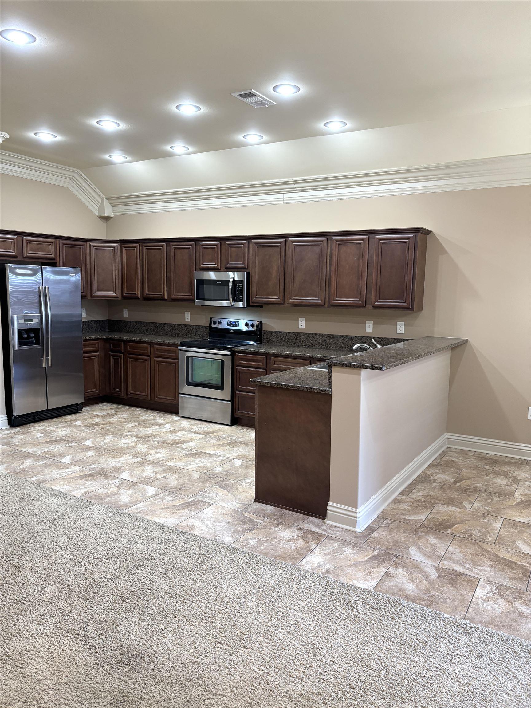 COUNTRY CLUB OF ARK THE - Residential