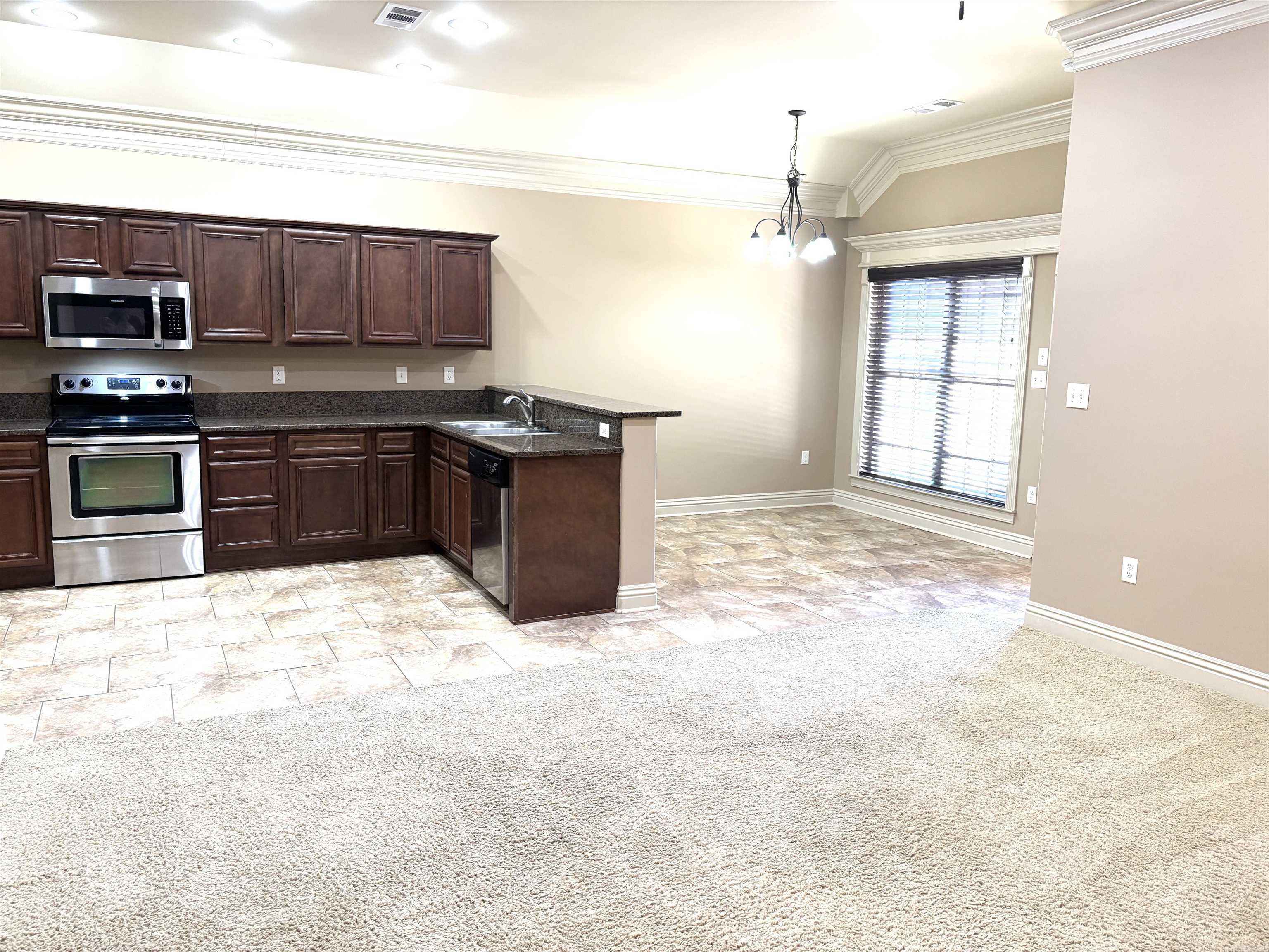 COUNTRY CLUB OF ARK THE - Residential