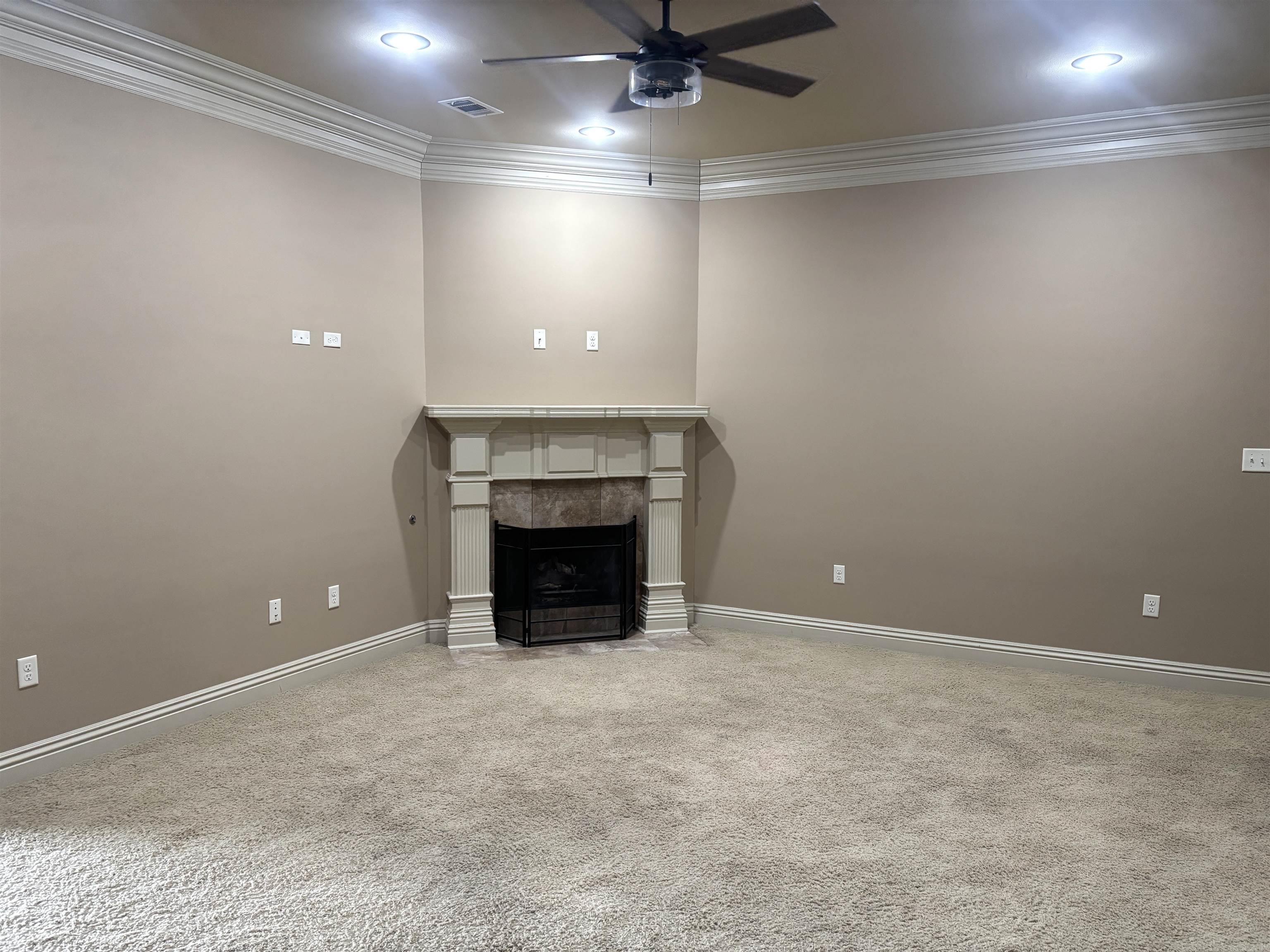 COUNTRY CLUB OF ARK THE - Residential