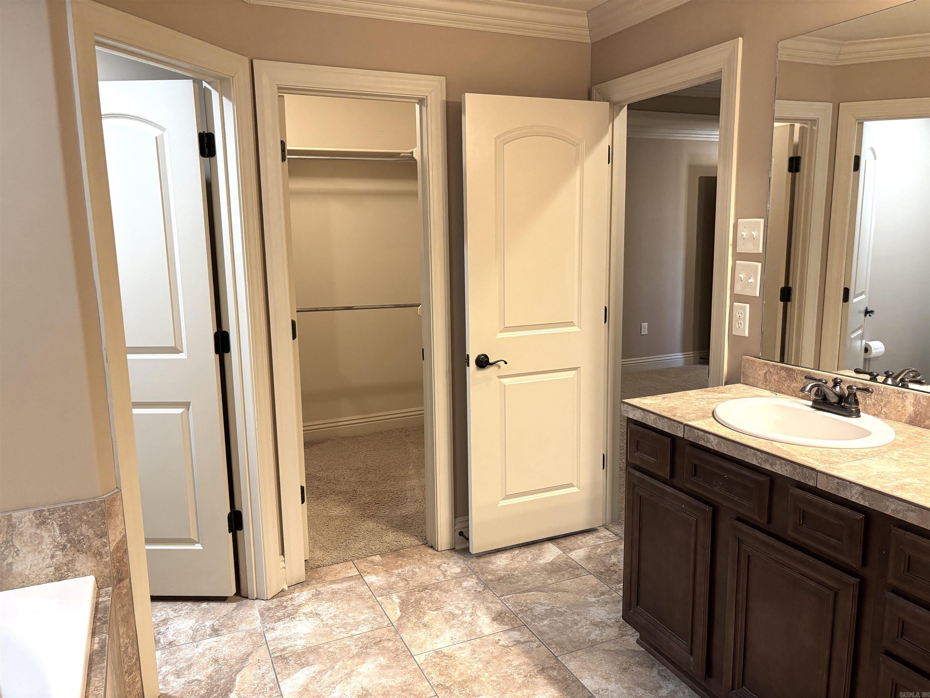 COUNTRY CLUB OF ARK THE - Residential