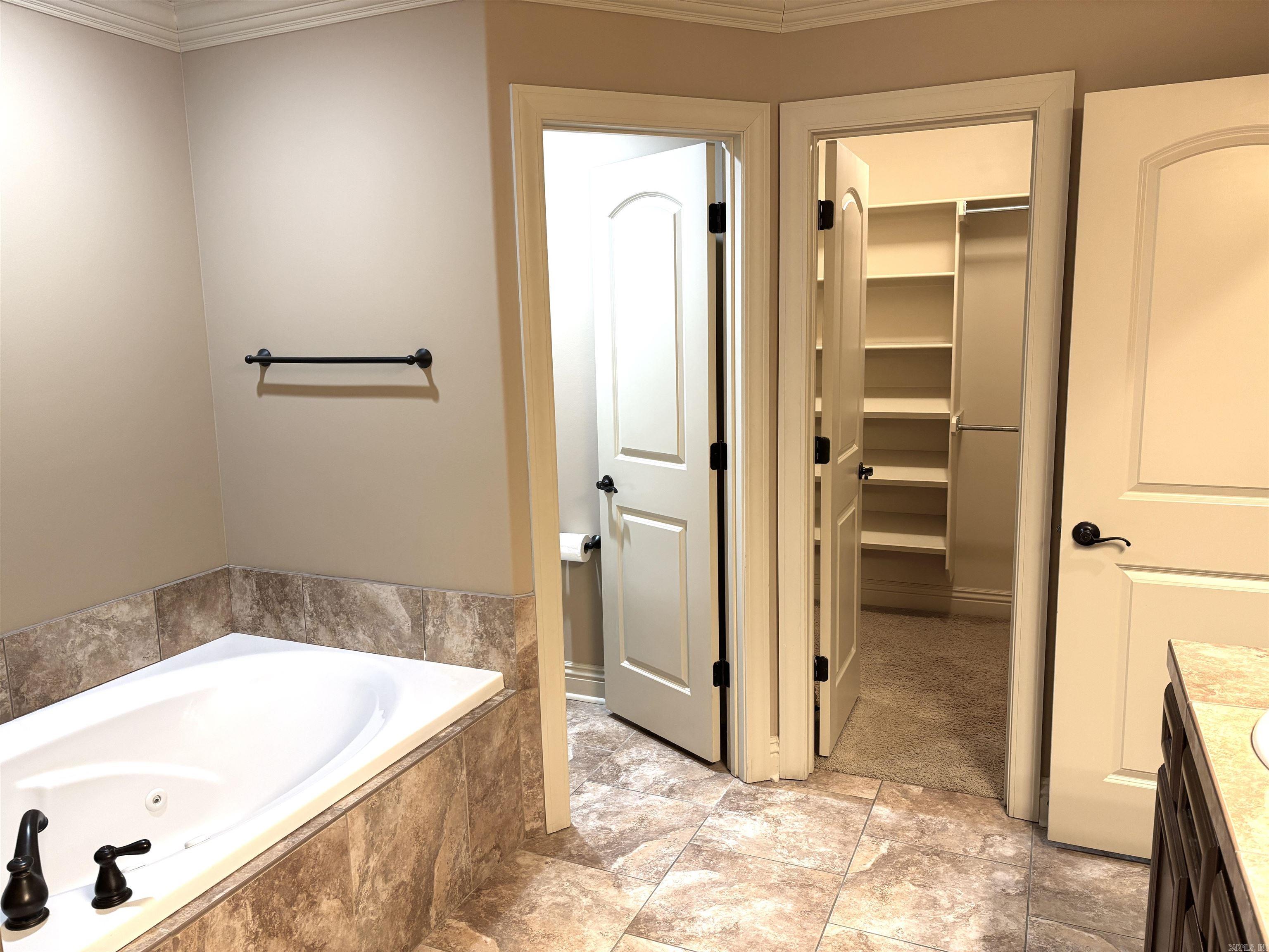 COUNTRY CLUB OF ARK THE - Residential