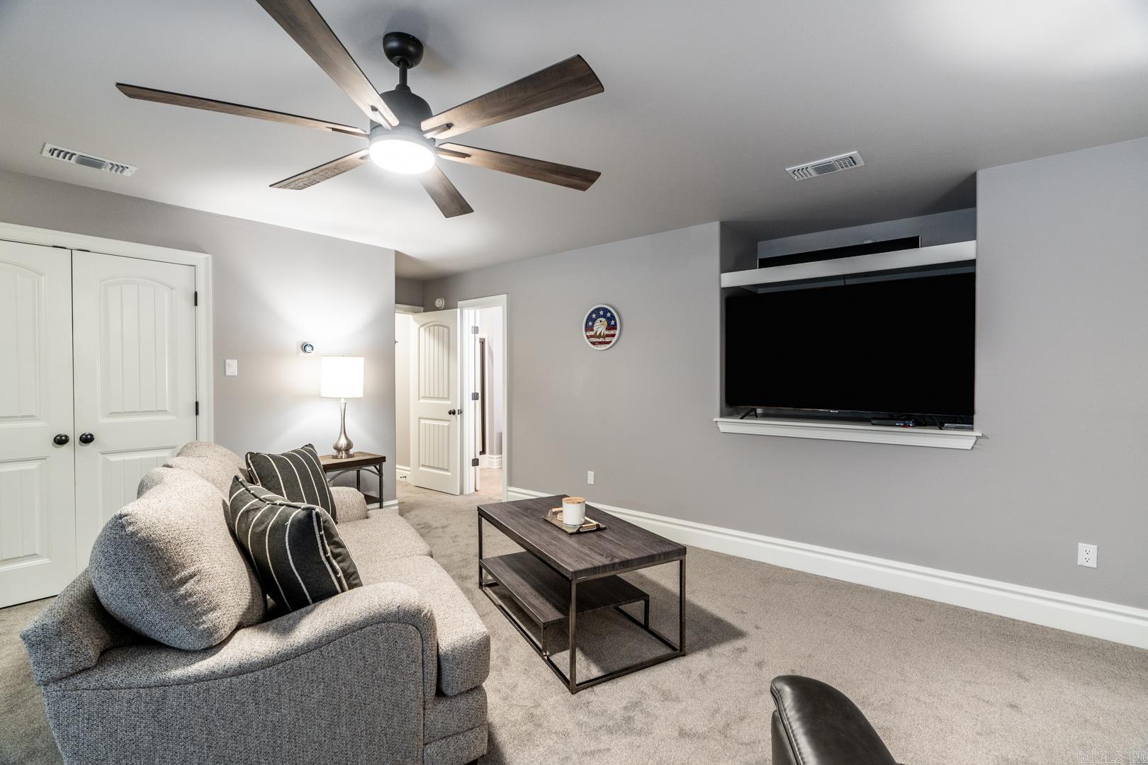 CRESTHAVEN - Residential