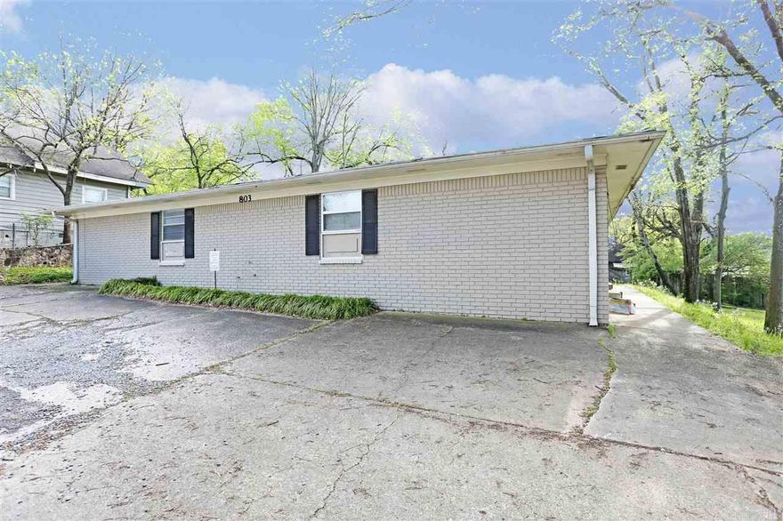 This studio apartment is in the heart of Hillcrest and the perfect value for a single person wanting to live in the heart of it all. All electric w/ updated appliances. Off Street Parking. Tenant pays electric plus $60 per month for water and trash.