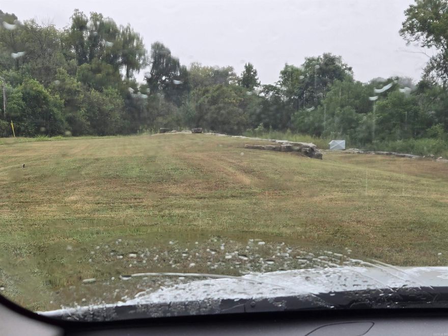 Gorgeous White River Lot with 165 ft of prime White River frontage in this upscale gated subdivision that has paved road, underground utilities, private concrete boat launch and private common areas. World Class trout fishing at its best with gentle slope to the rivers edge. Close to Mountain Home and all amenities.