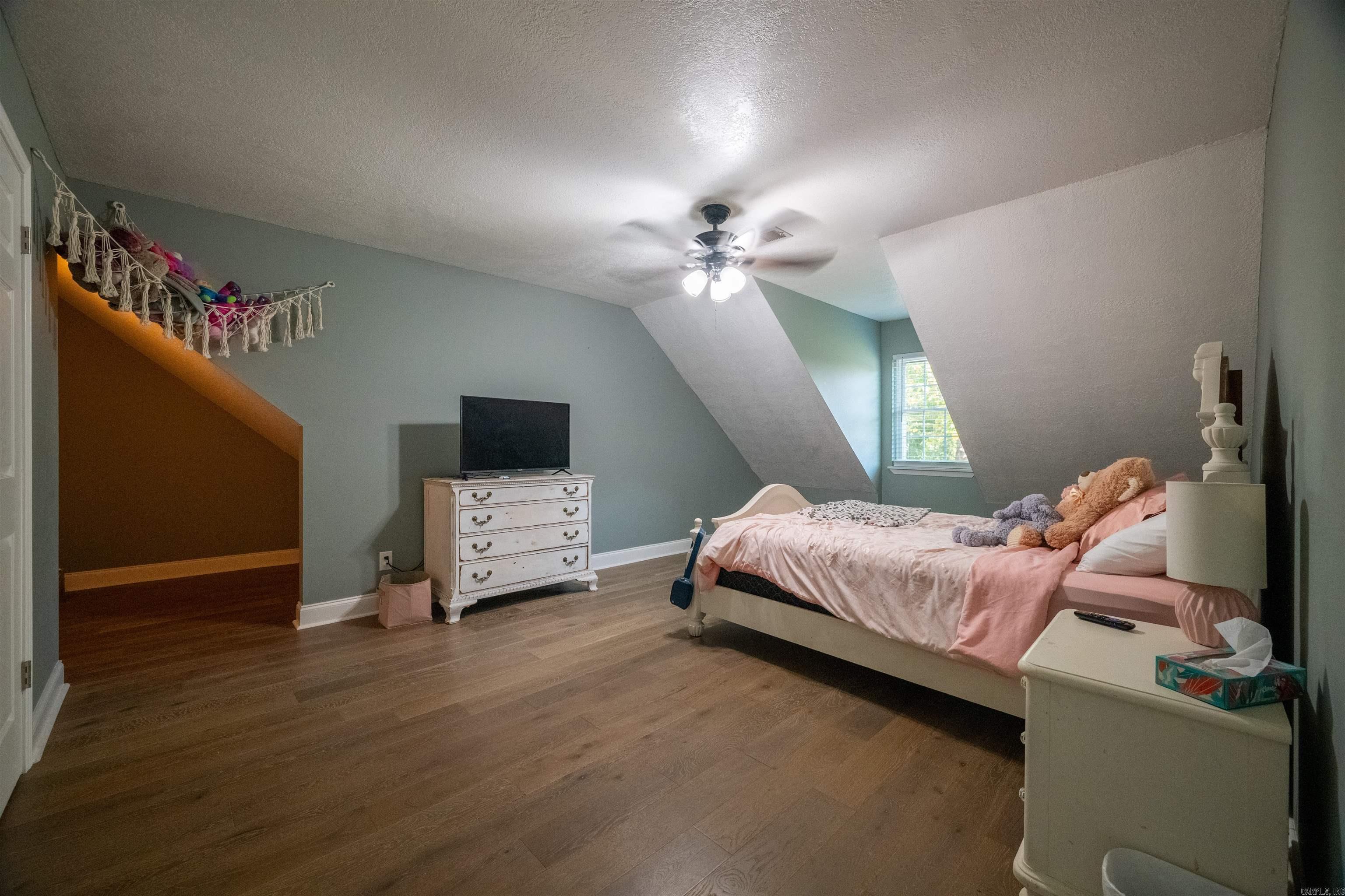 PEBBLE CREEK - Residential