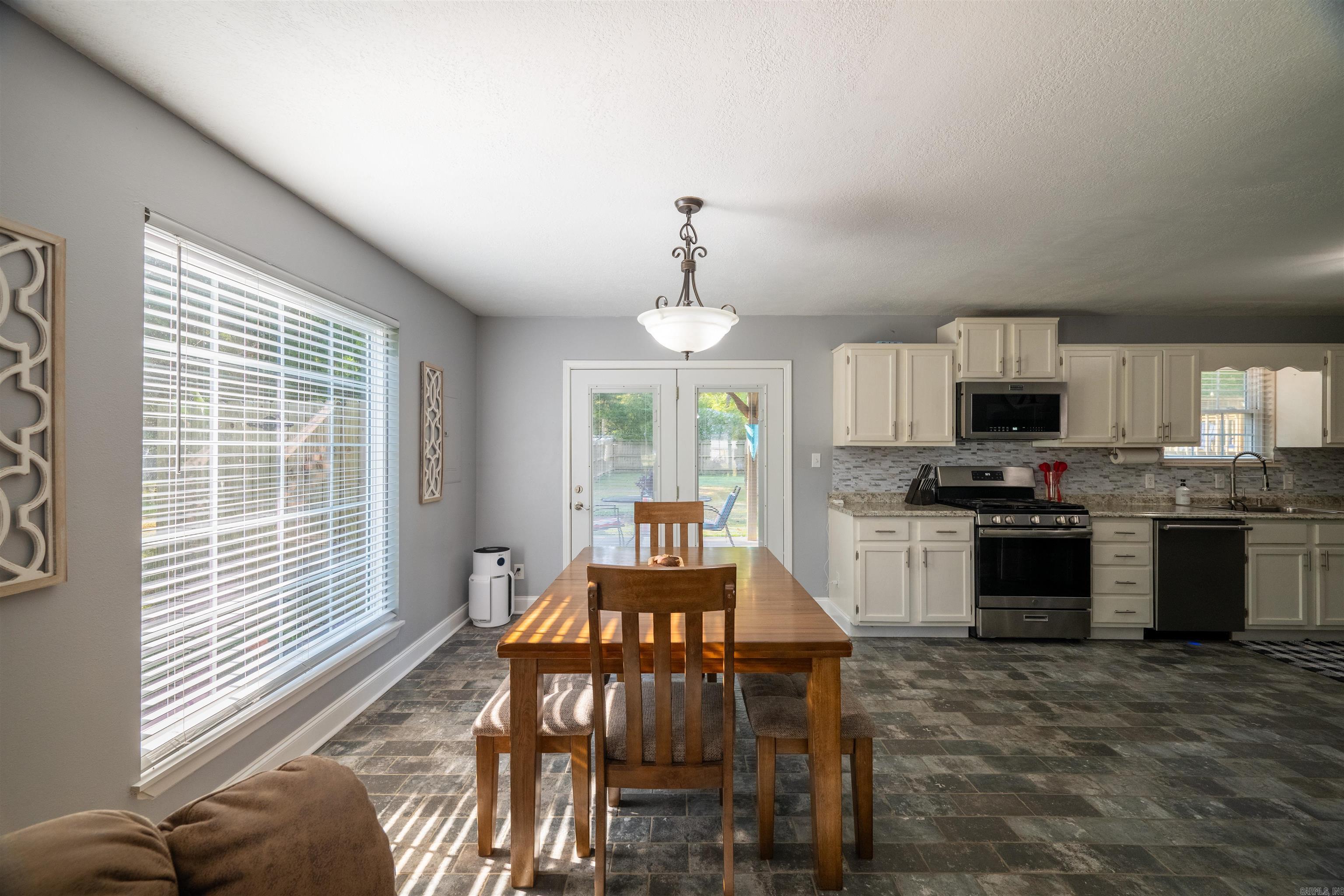 PEBBLE CREEK - Residential